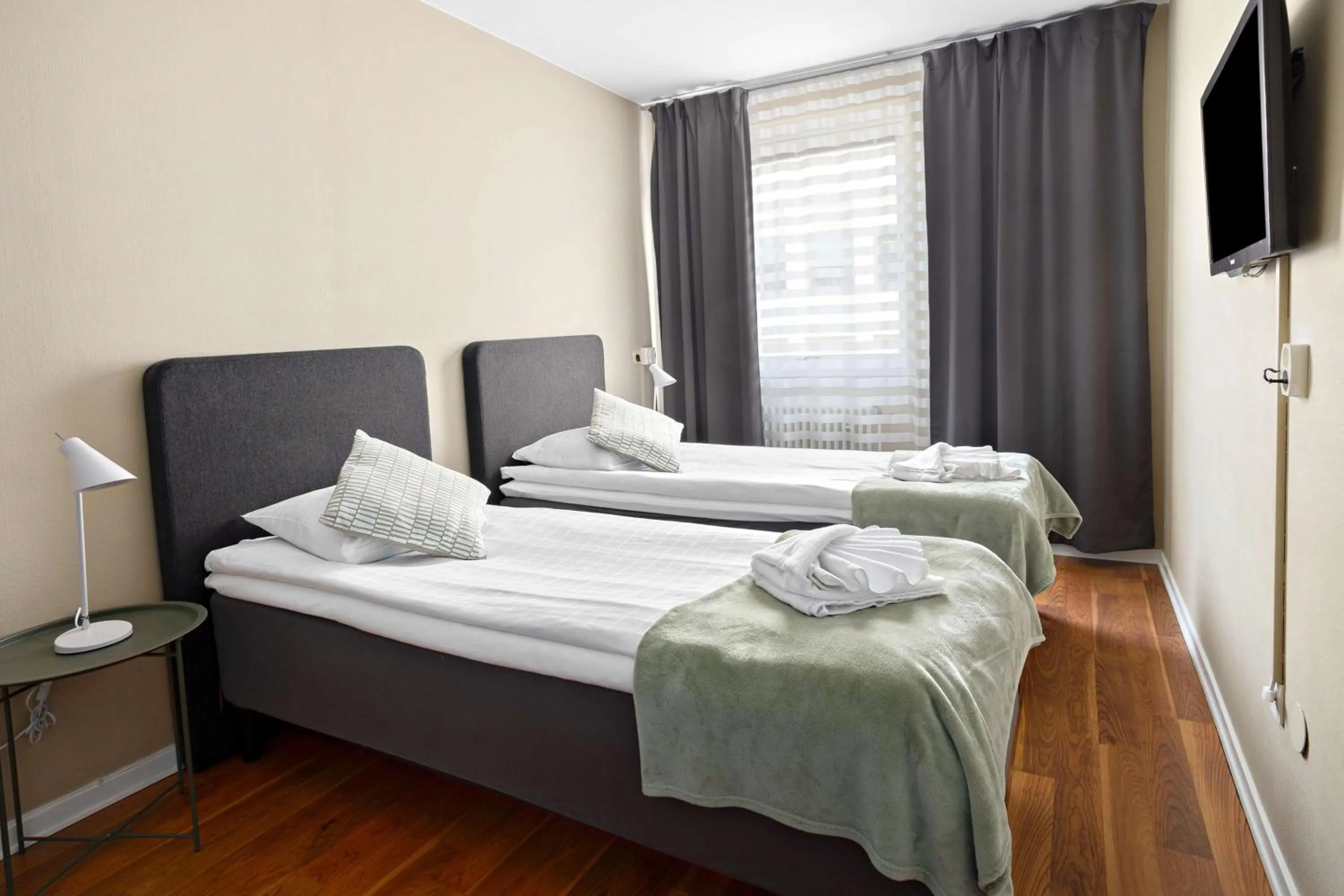 TV and multimedia, Bed in Palm Tree Hotel, Best Western Signature Collection