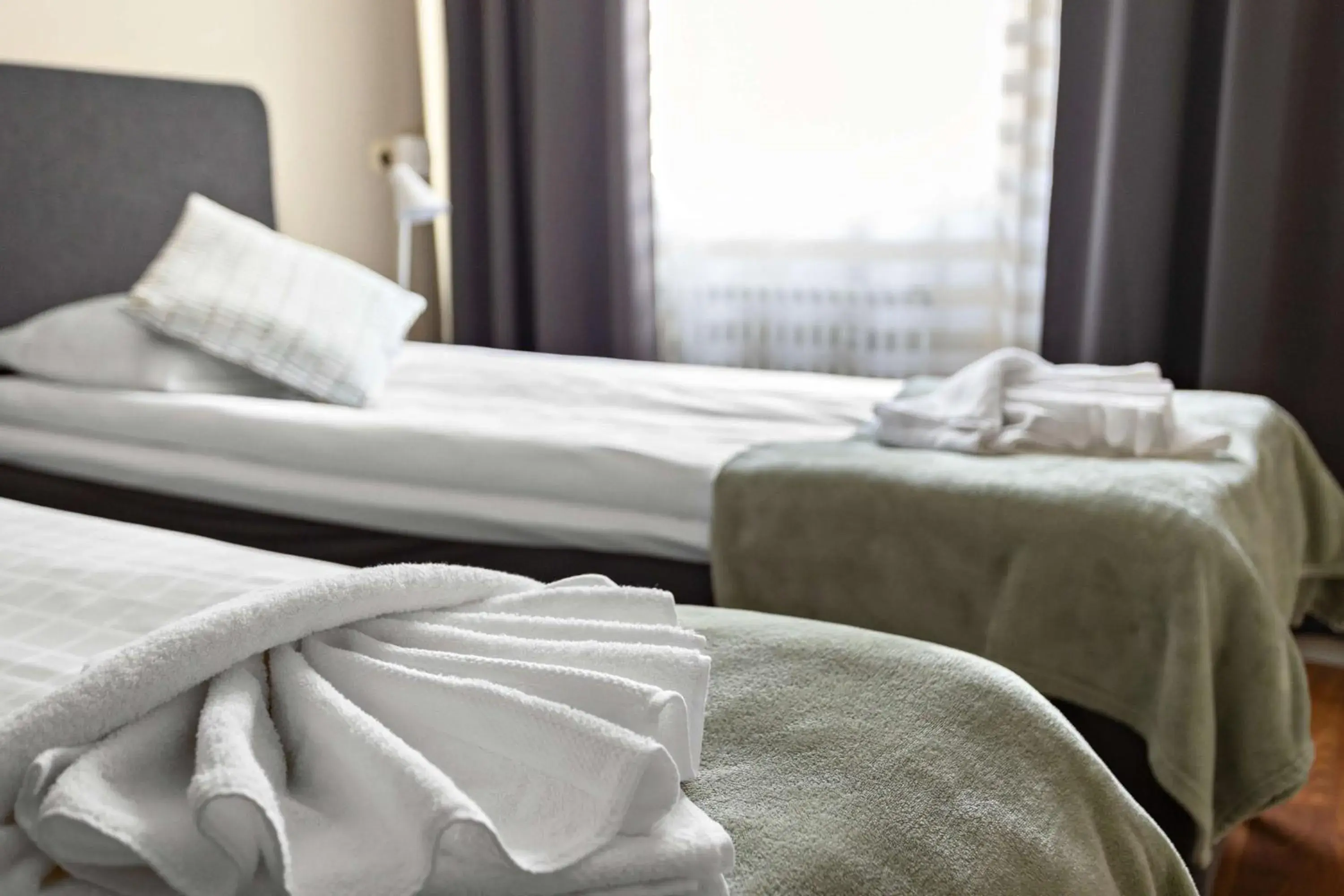 Bedroom, Bed in Palm Tree Hotel, Best Western Signature Collection Bedroom, Bed in Palm Tree Hotel, Best Western Signature Collection