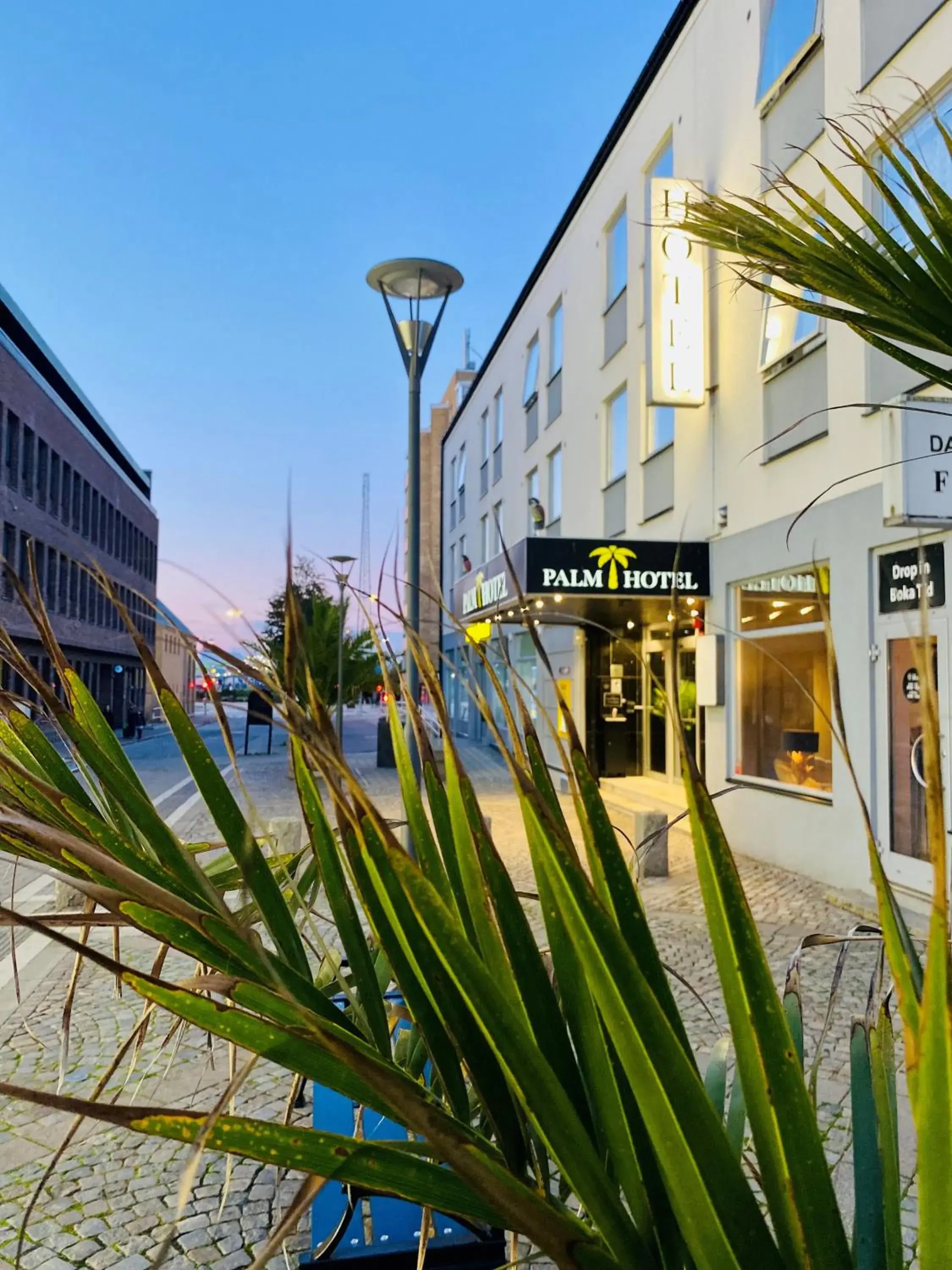 Property building in Palm Tree Hotel, Best Western Signature Collection Property building in Palm Tree Hotel, Best Western Signature Collection