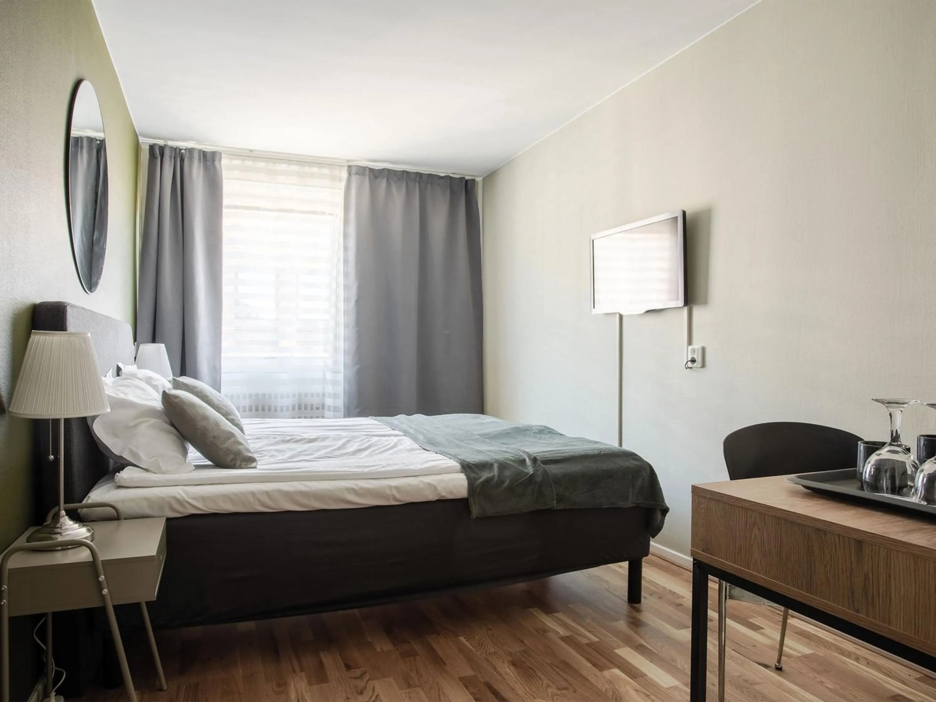 Bed in Palm Tree Hotel, Best Western Signature Collection