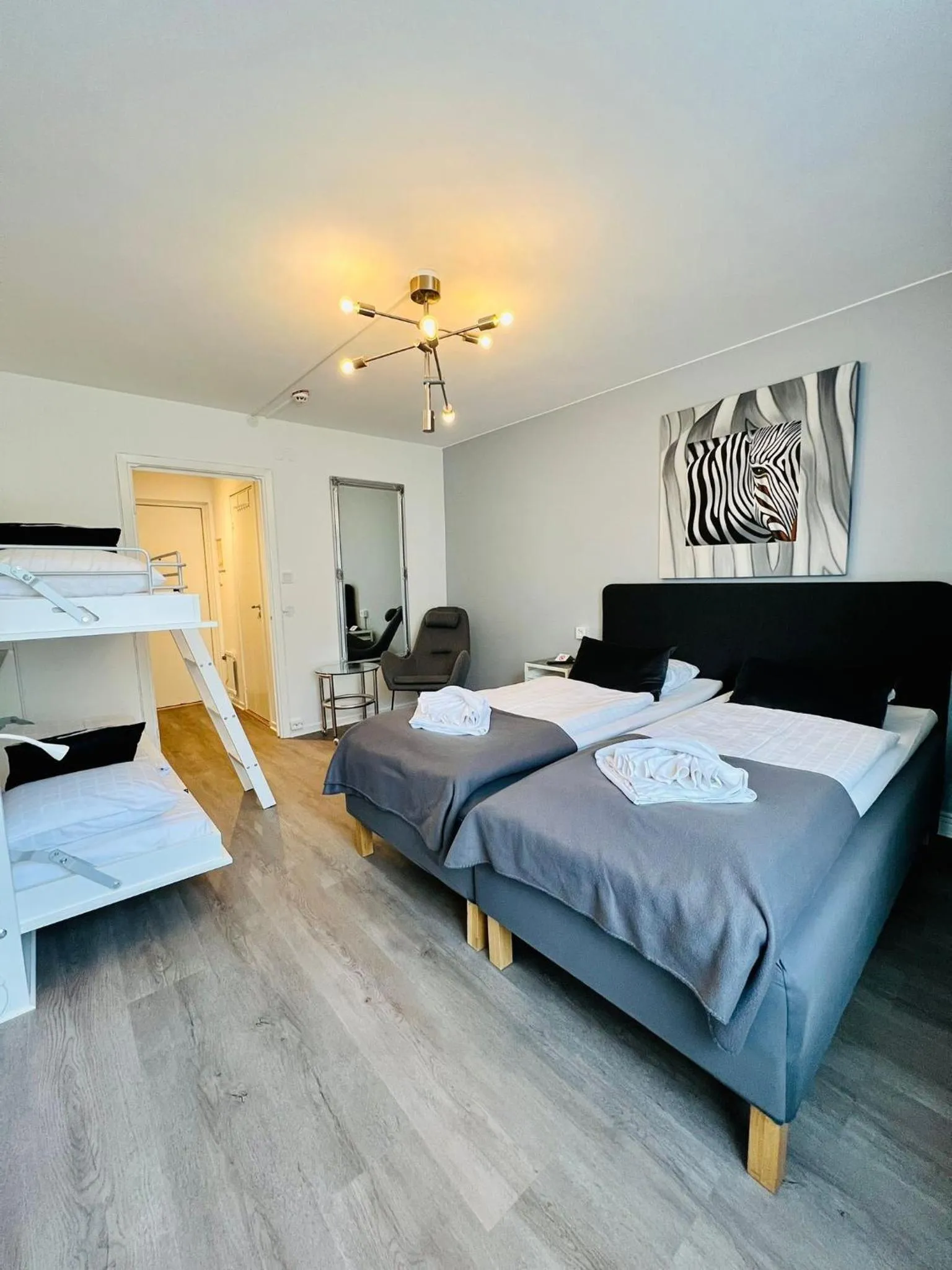 Property building, Bed in Palm Tree Hotel, Best Western Signature Collection