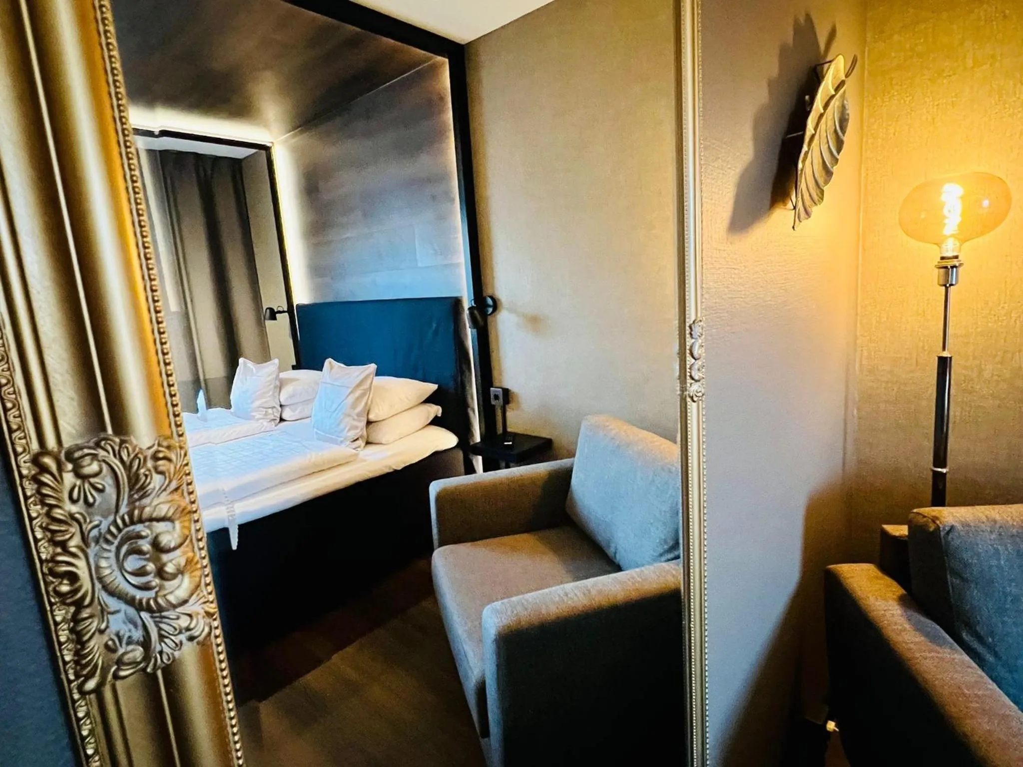 Property building, Bed in Palm Tree Hotel, Best Western Signature Collection