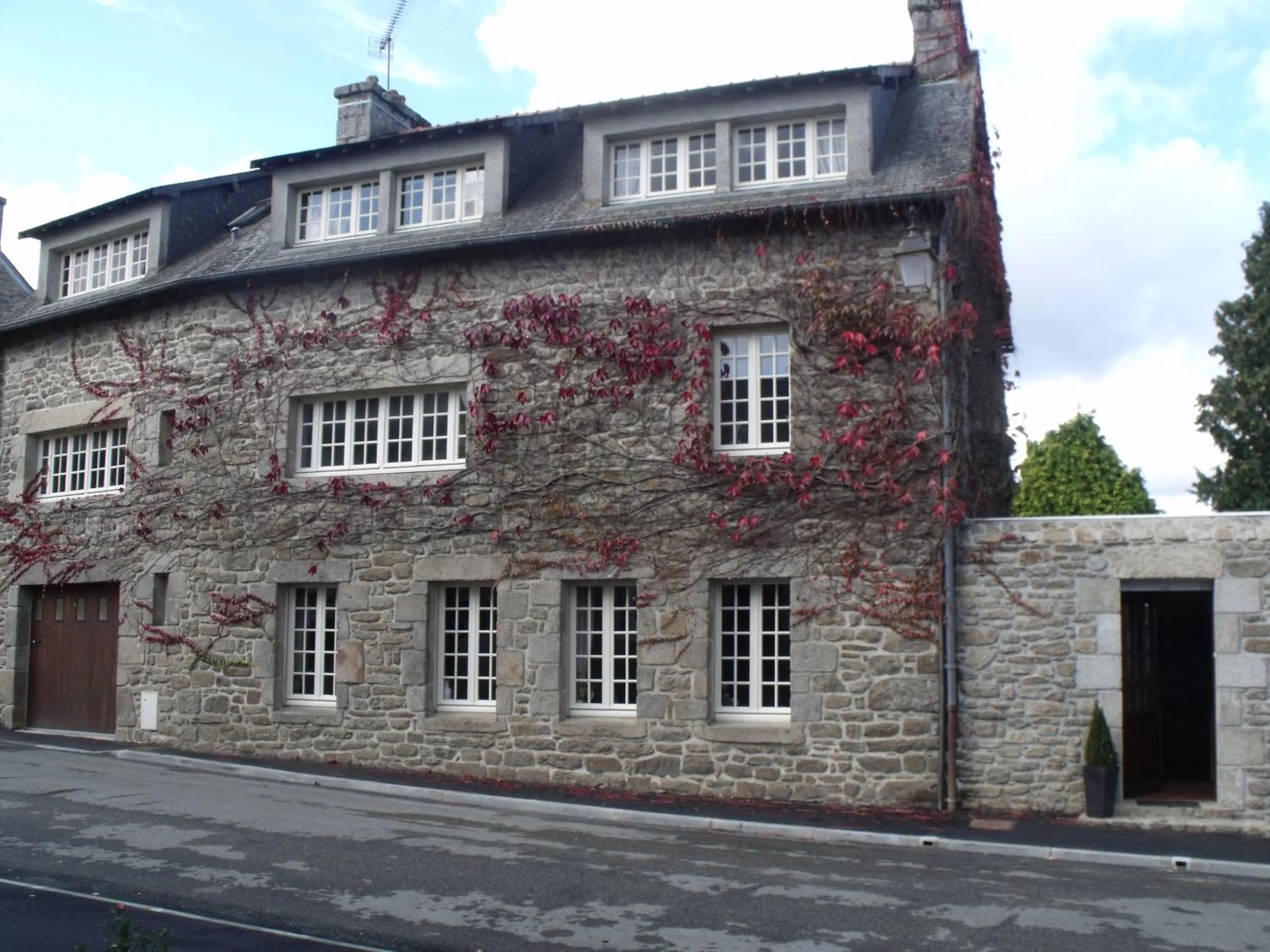 Facade/entrance in La Tourelle 22