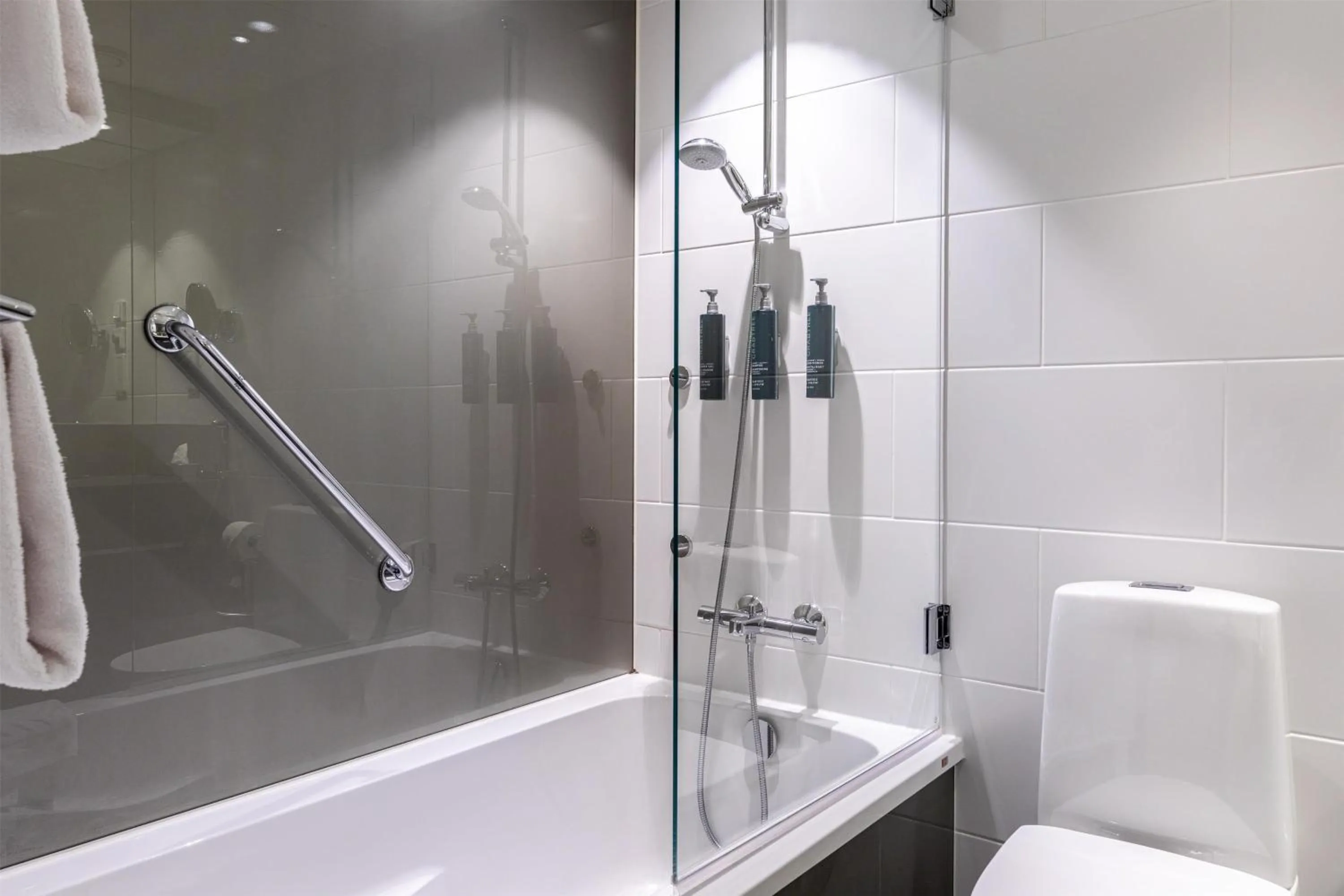 Bathroom in Hilton Helsinki Strand