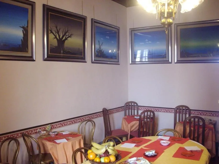 Restaurant/places to eat in Albergo Anna