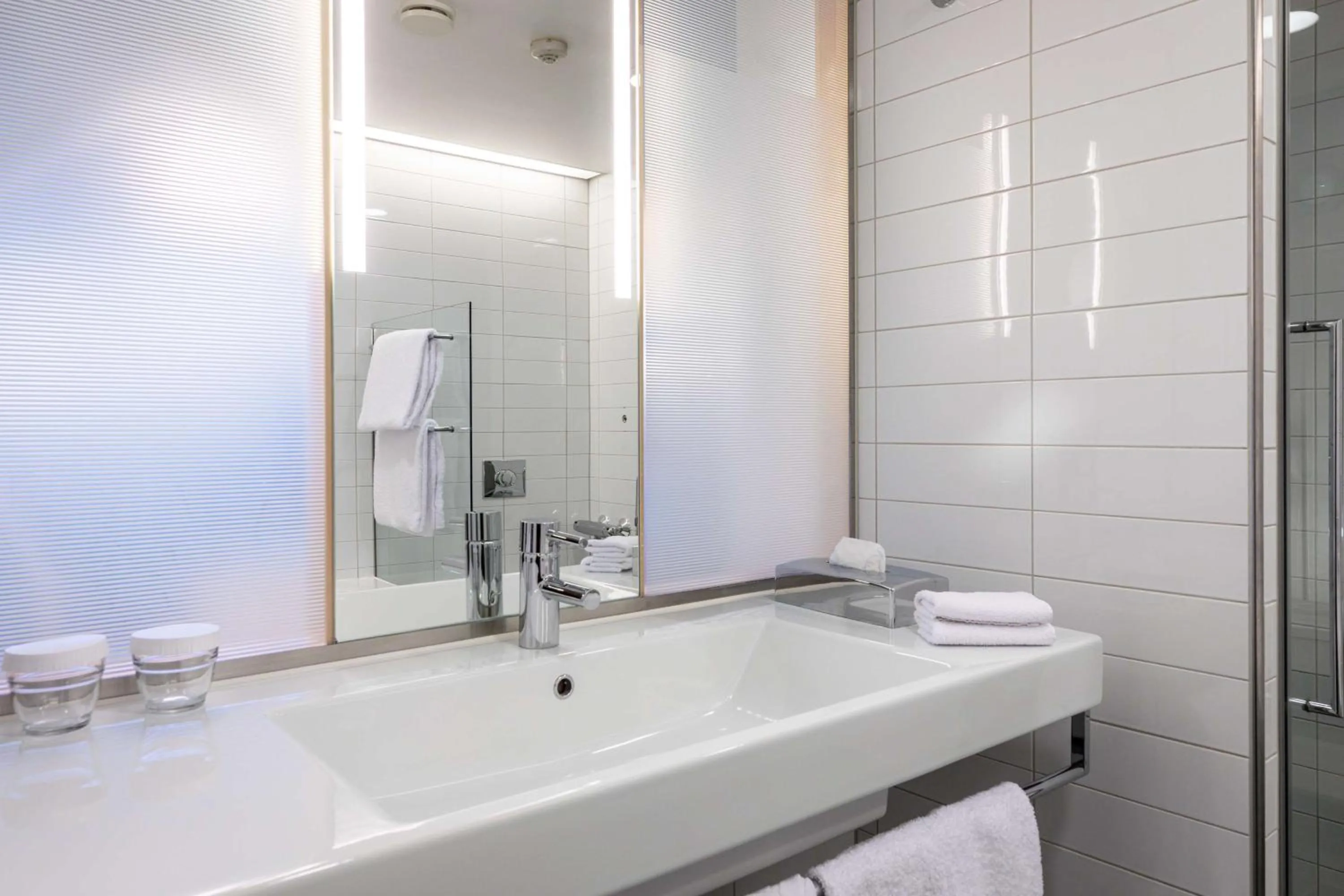 Bathroom in Hilton Helsinki Airport