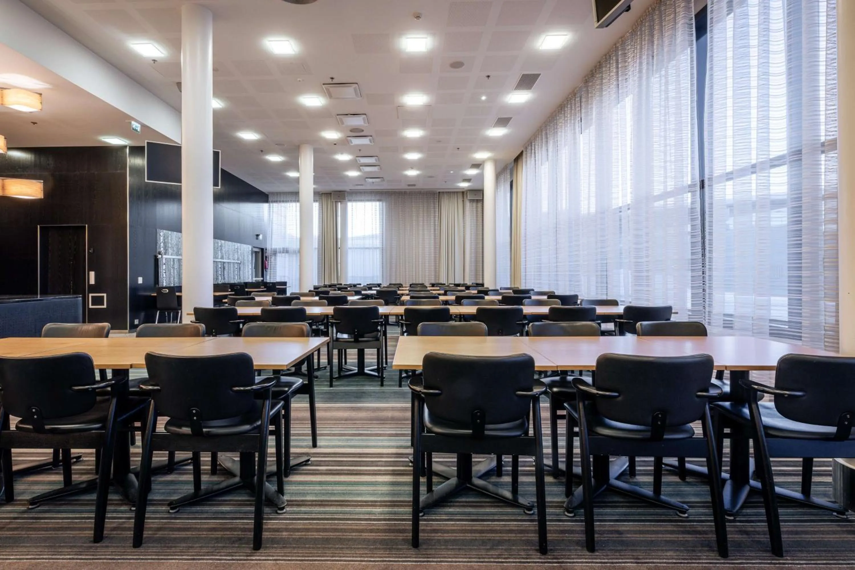 Restaurant/places to eat in Hilton Helsinki Airport