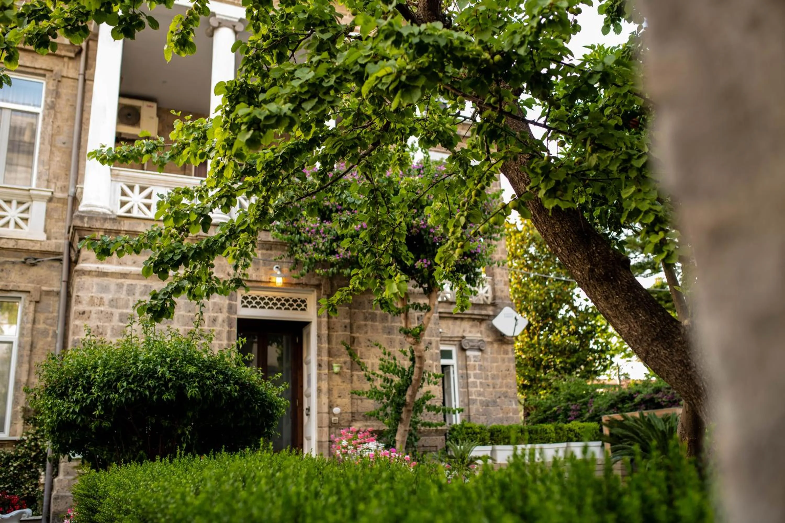 Facade/entrance in Artis Domus Relais & Spa