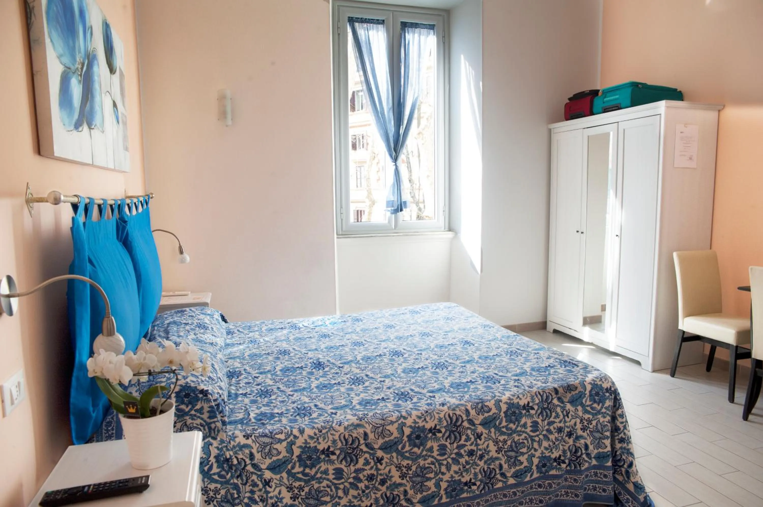 Photo of the whole room, Bed in Merulana Suite