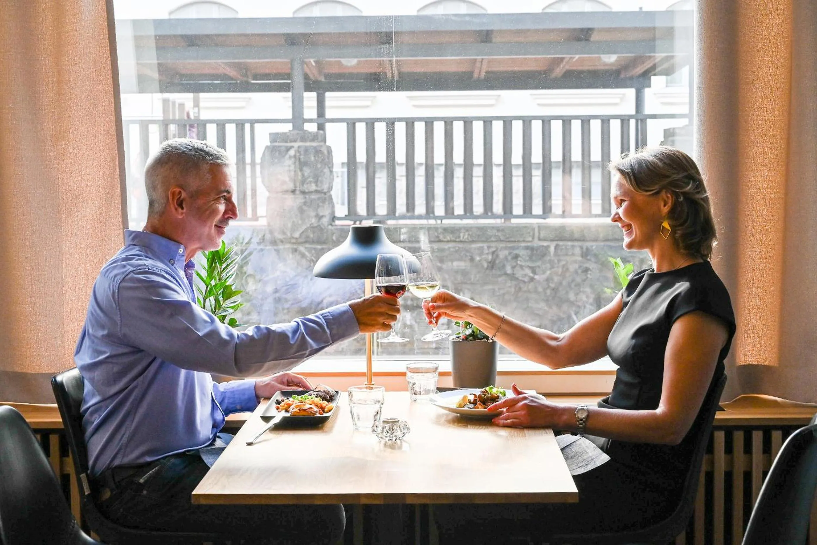 People in Hotel Arthur