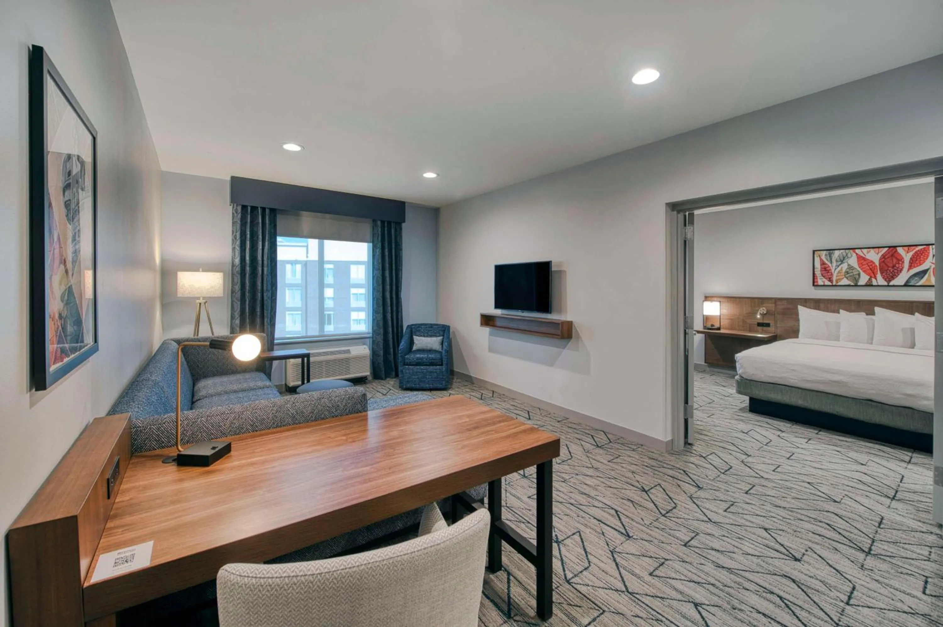Living room, Bed in Hilton Garden Inn Raleigh Cary