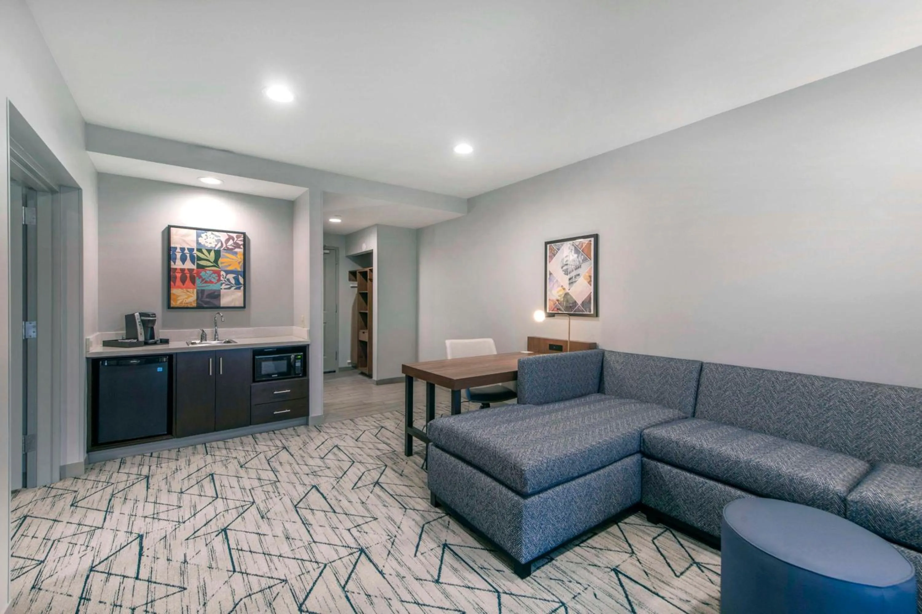 Living room in Hilton Garden Inn Raleigh Cary