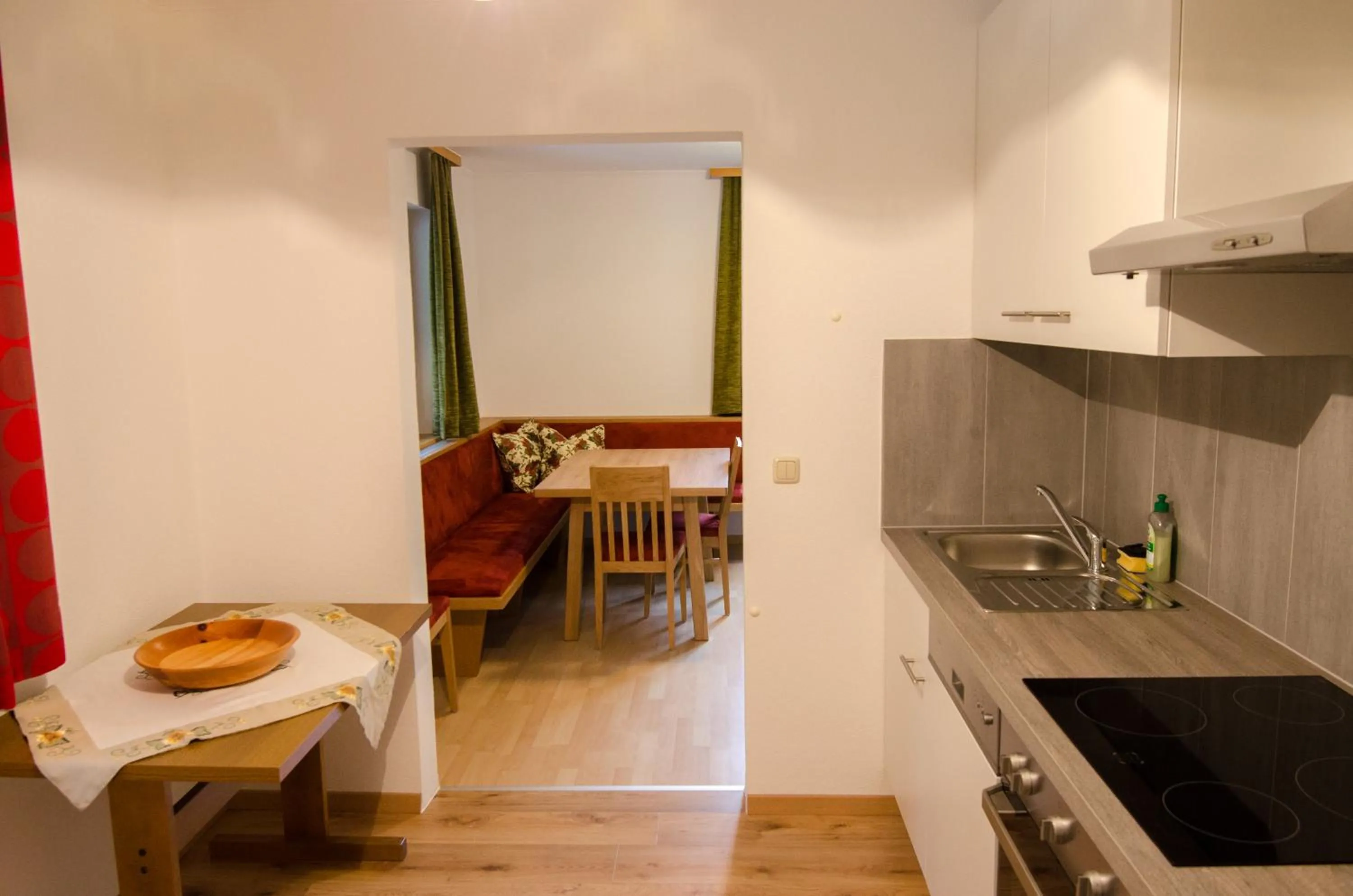 Kitchen or kitchenette in Ferienwohnung Gertrud Dallavia