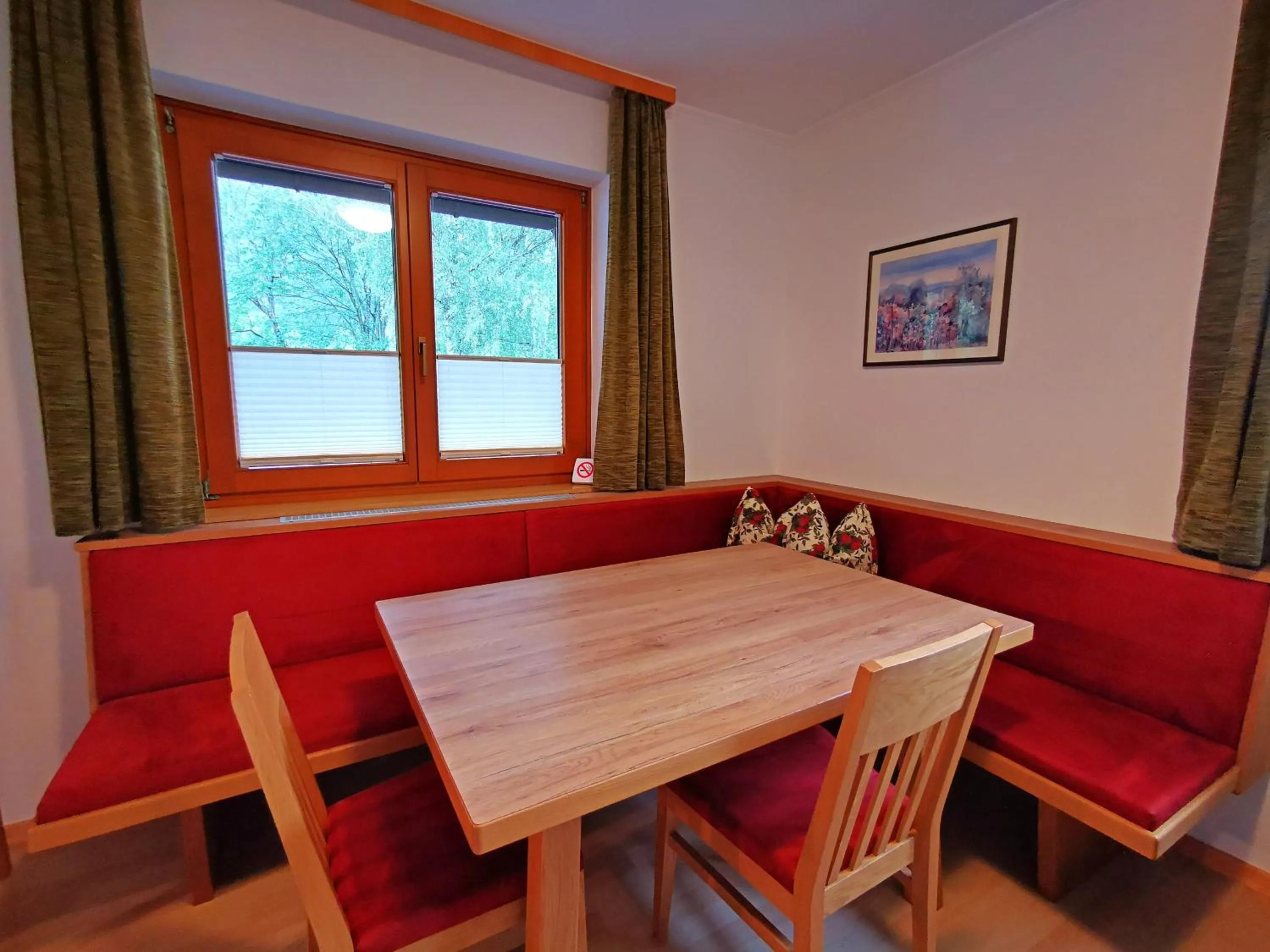 Dining area in Ferienwohnung Gertrud Dallavia
