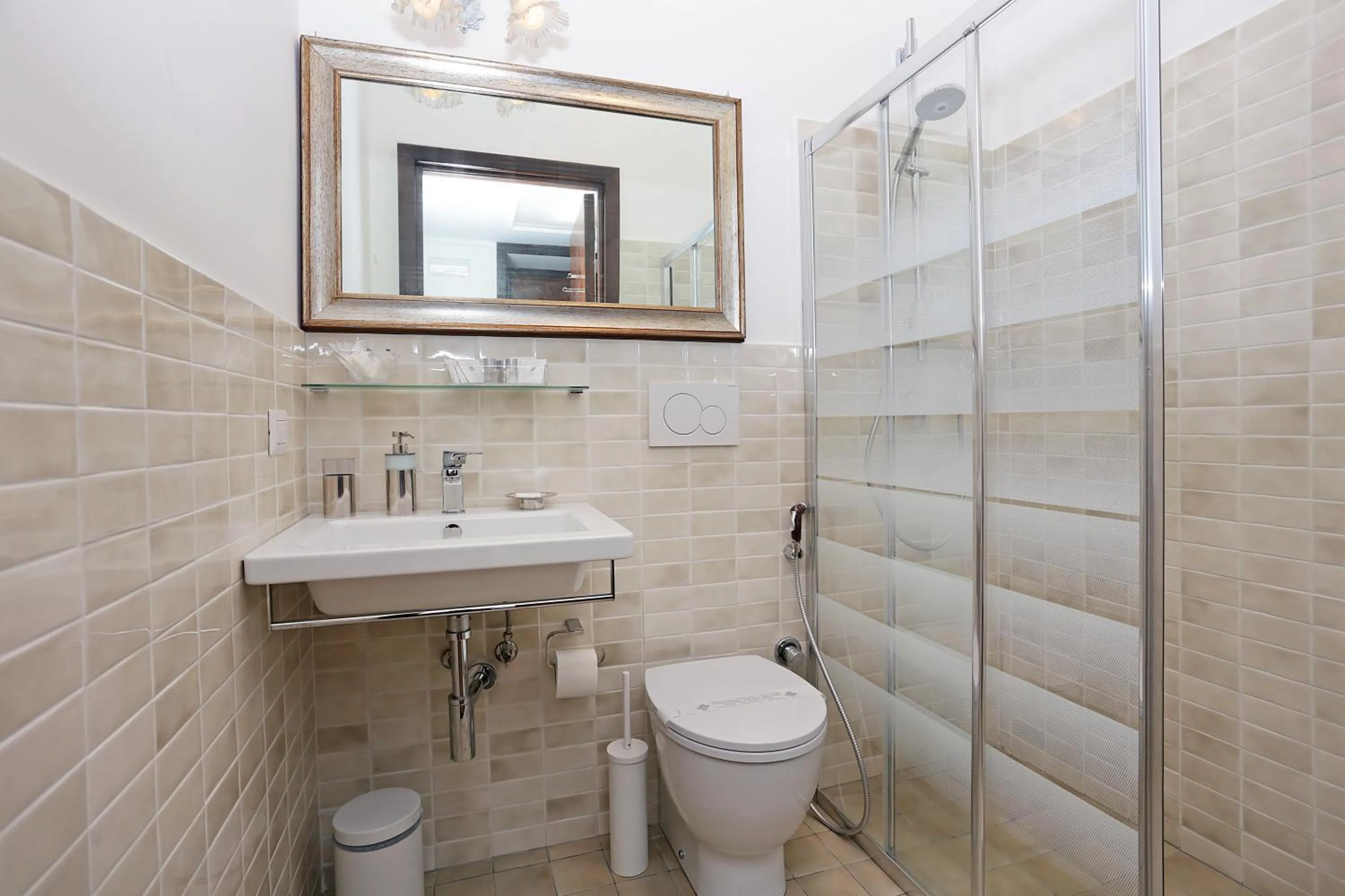 Shower in Houspitality Caesar Bed & Breakfast