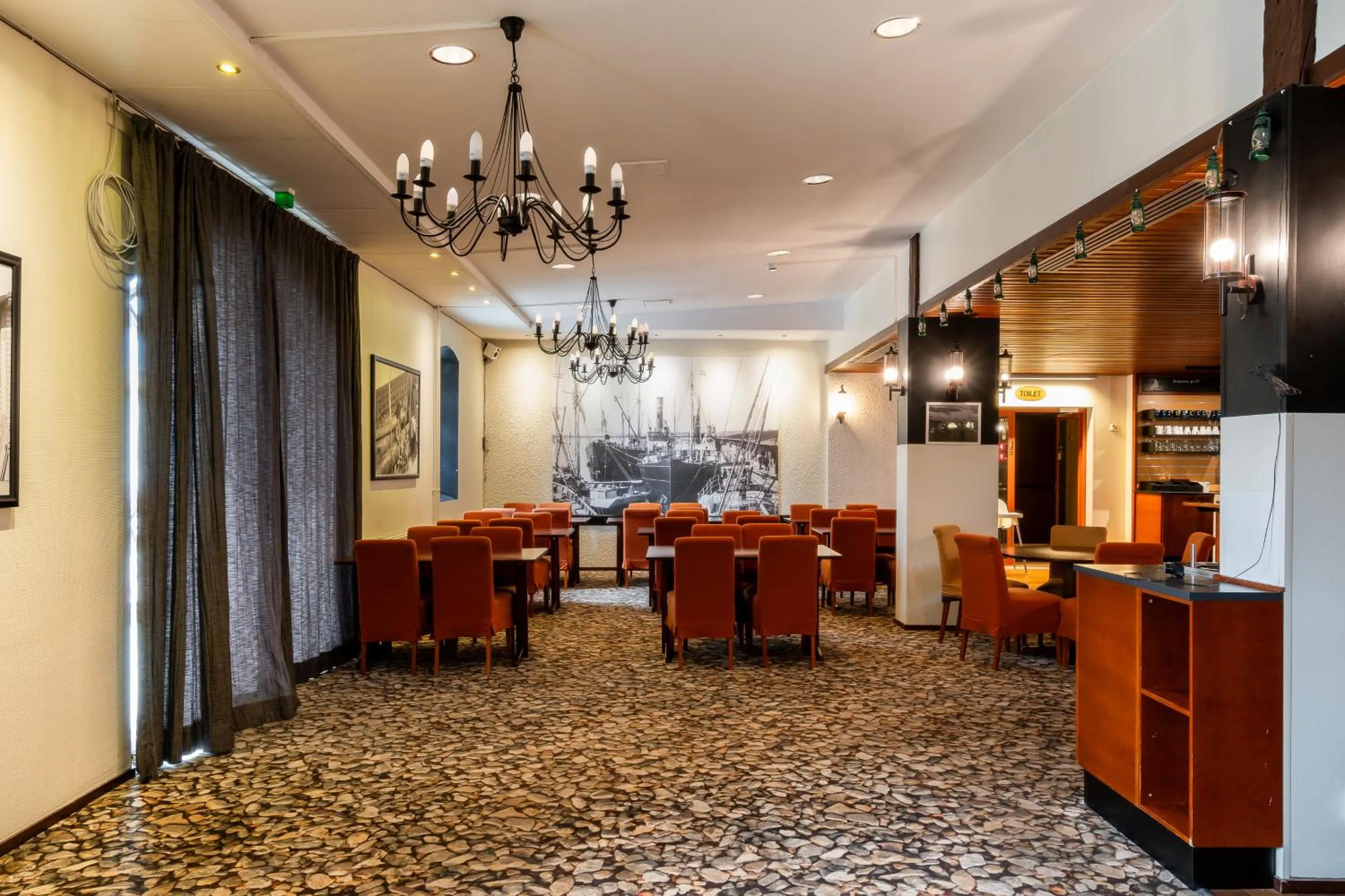 Seating area in Hiisi Hotel Turku Seaport