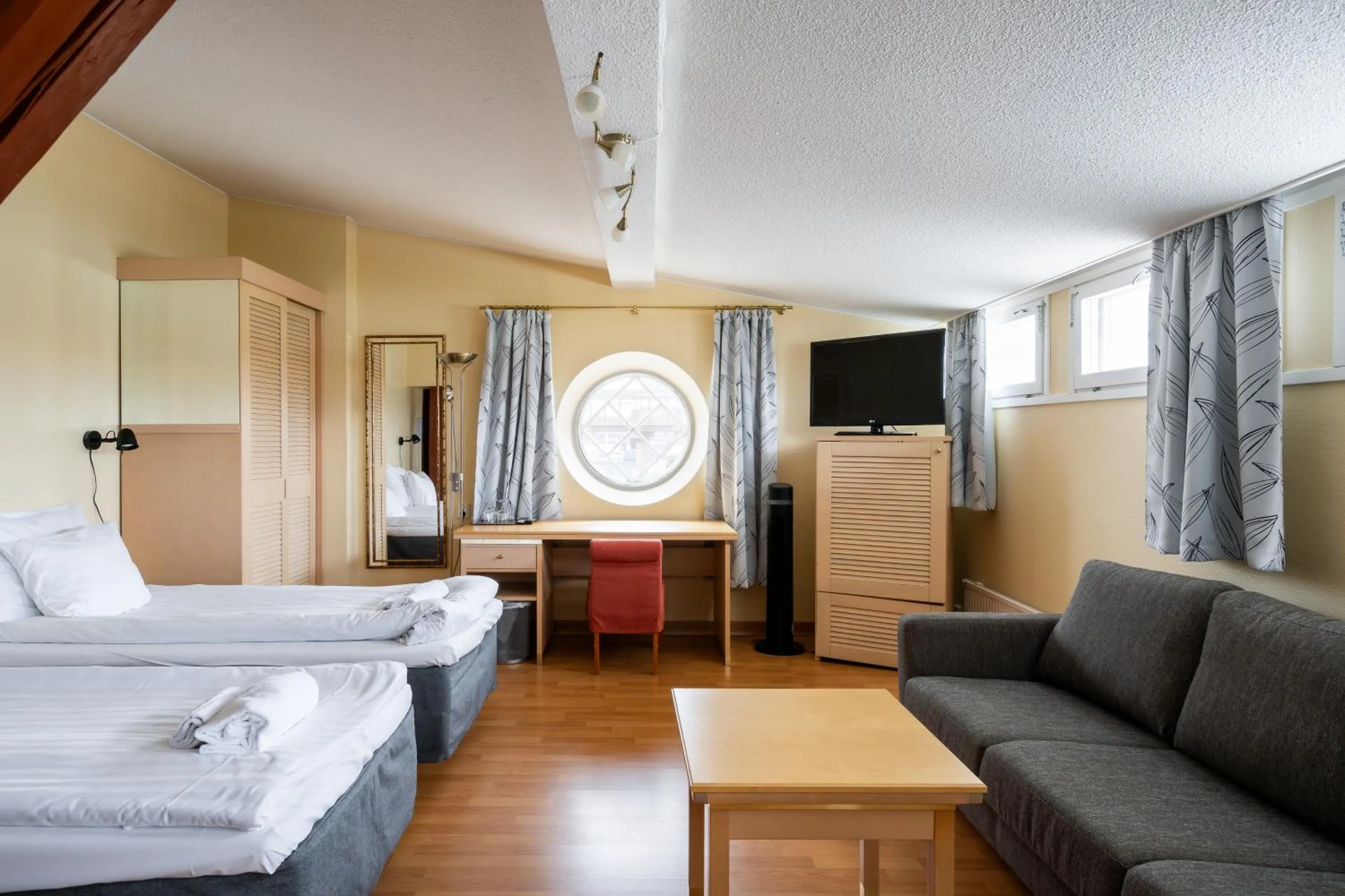 TV and multimedia, Bed in Hiisi Hotel Turku Seaport