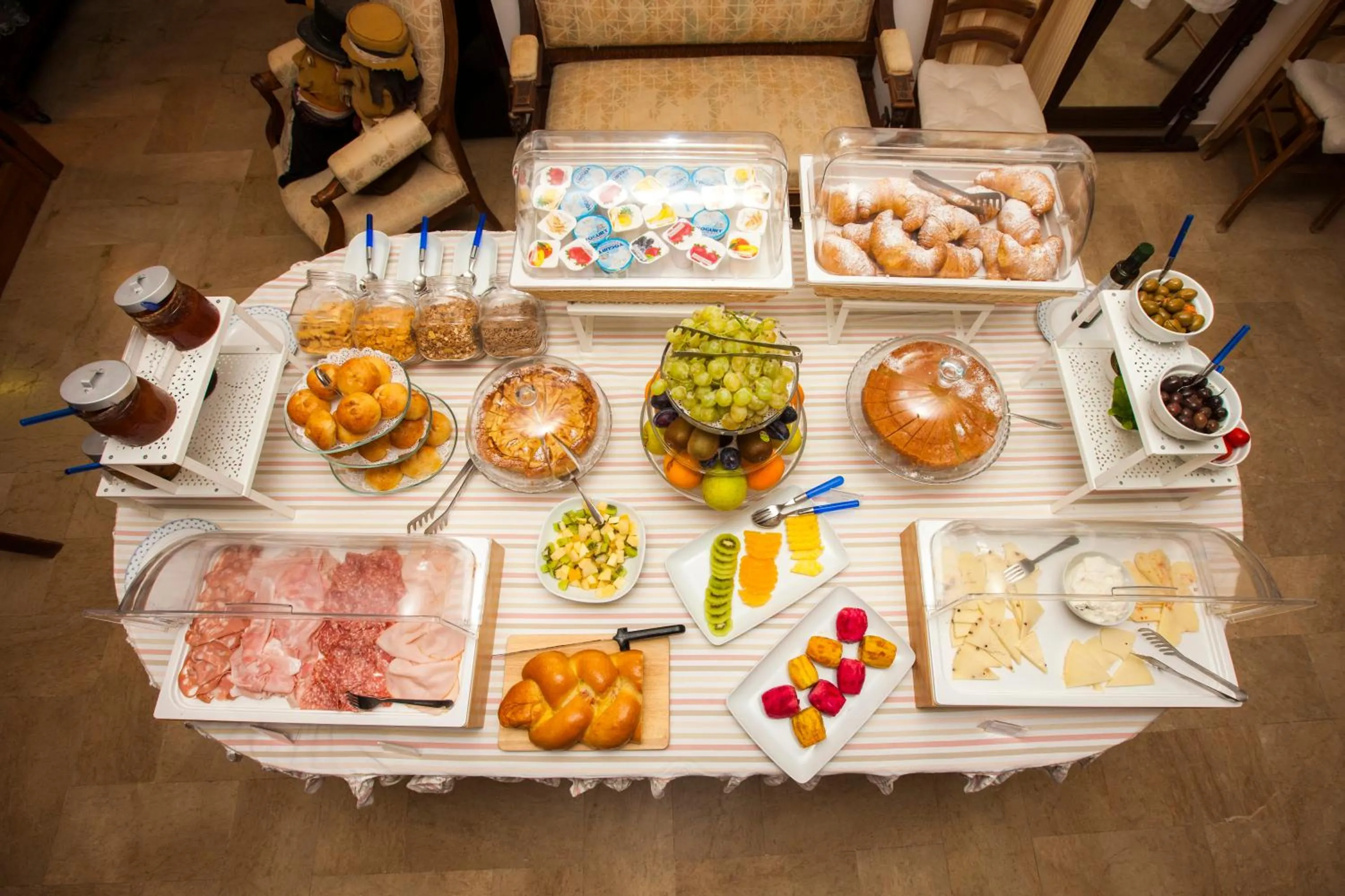 Buffet breakfast in Hotel Pocho