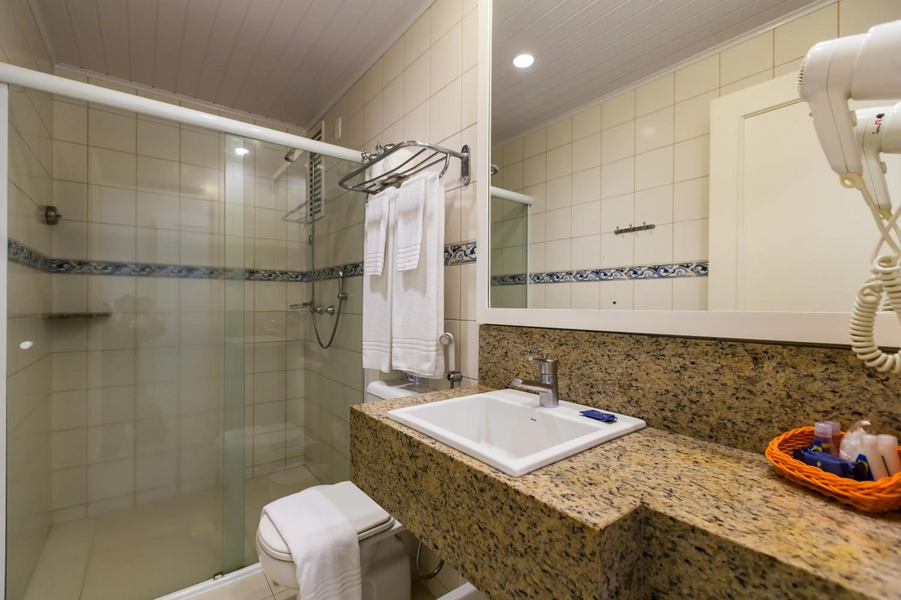 Shower in Hotel Vila do Farol