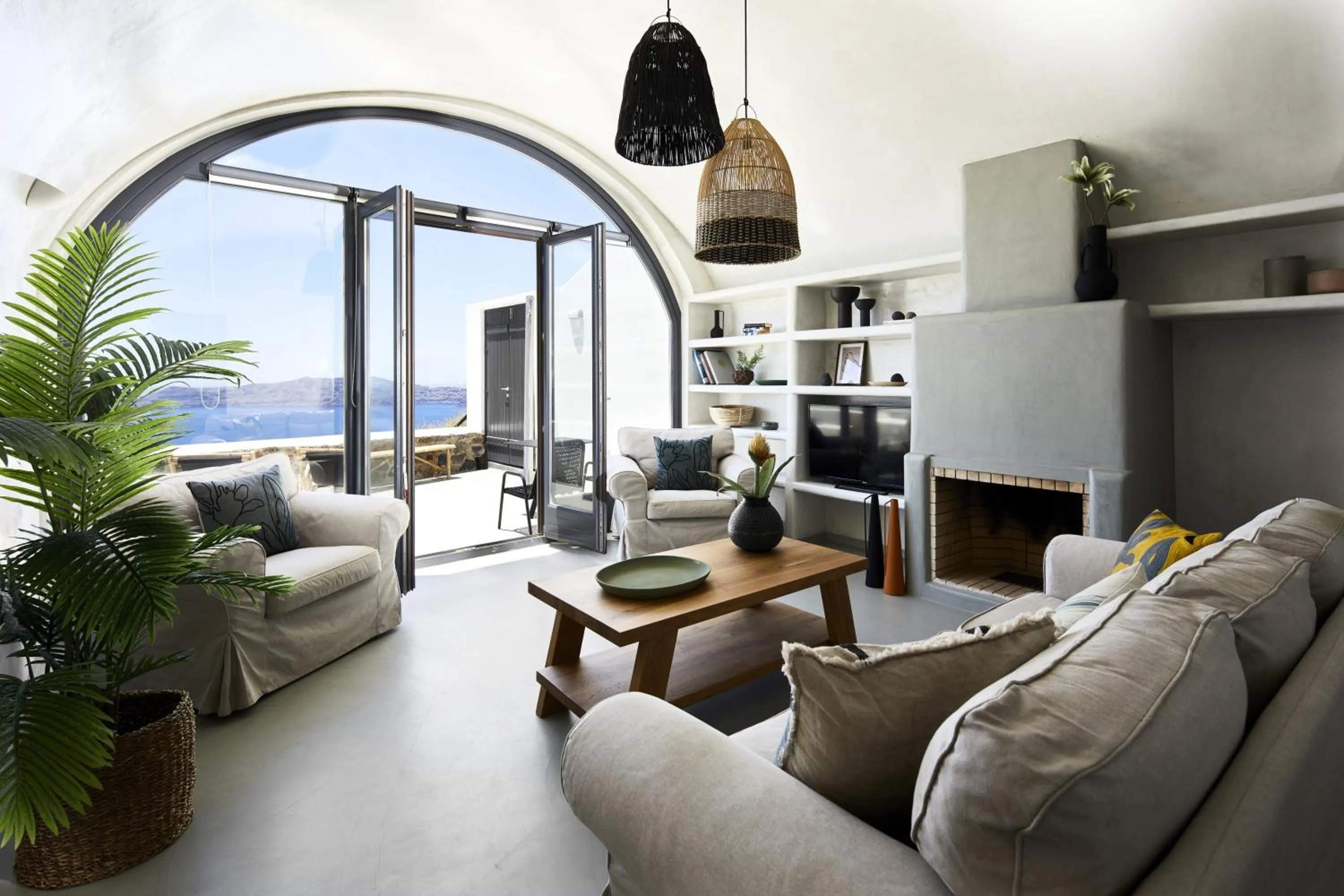 TV and multimedia in Santorini Princess Spa Hotel