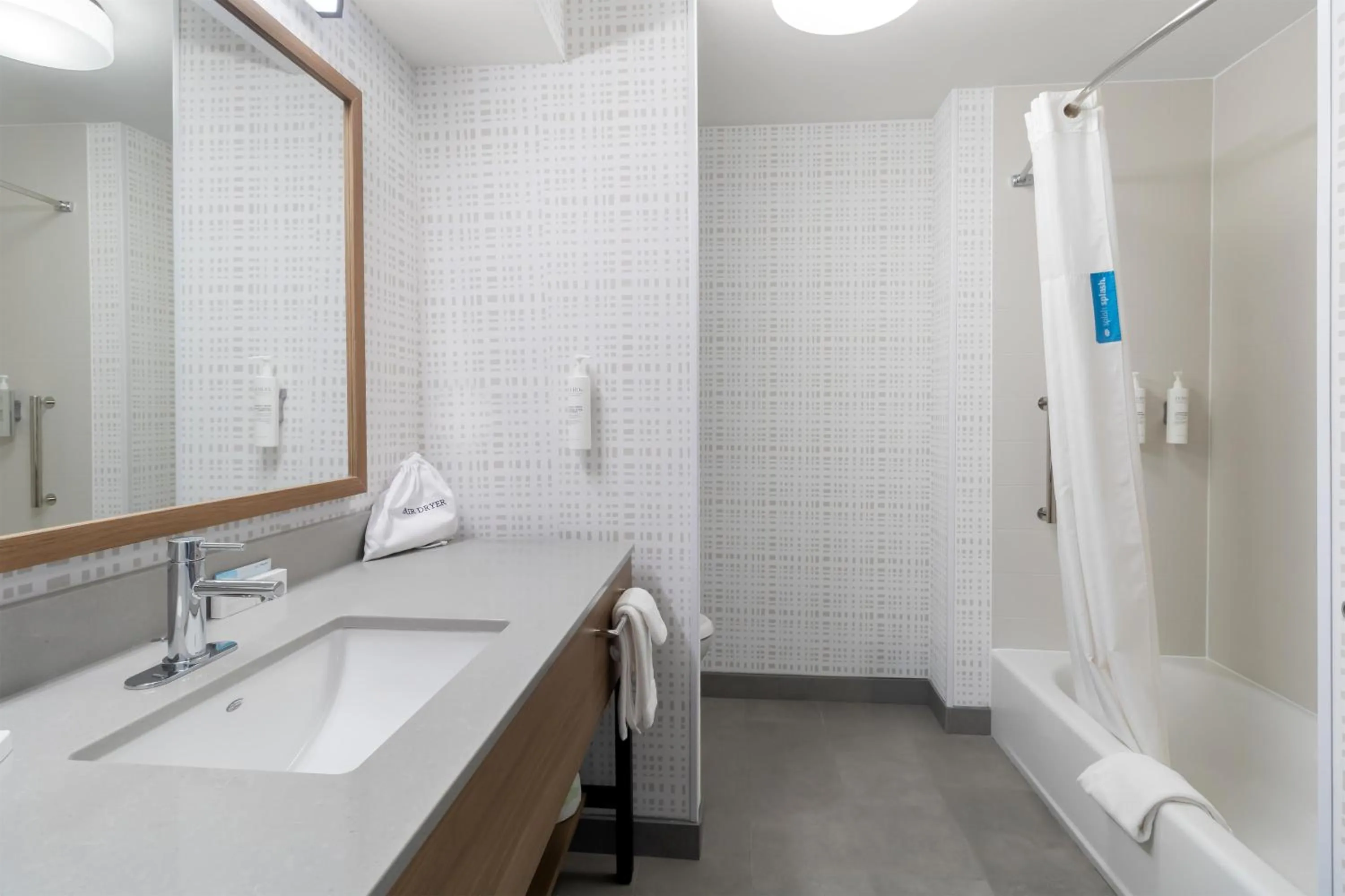 Bathroom in Hampton Inn & Suites New Castle, PA