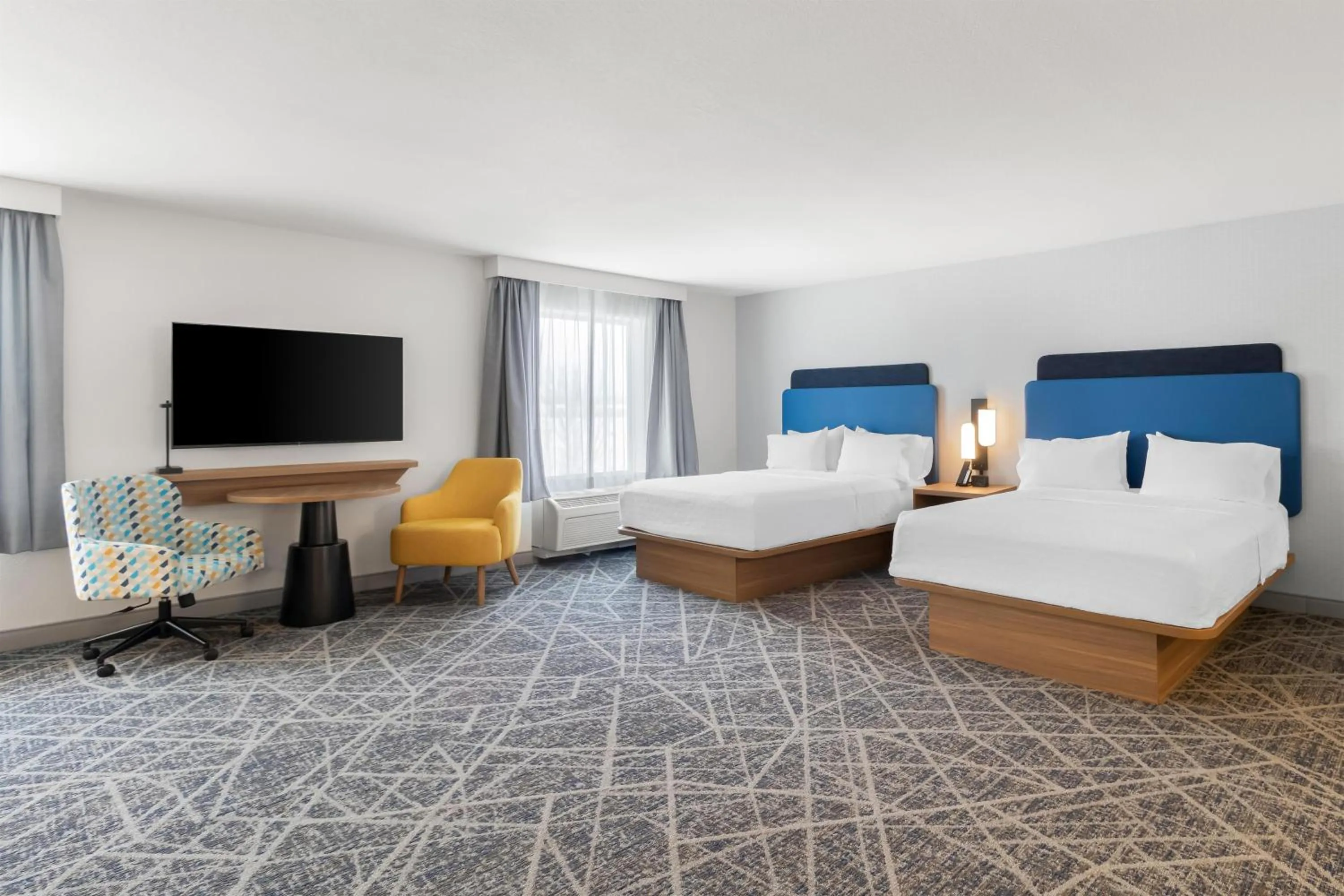 Bedroom, Bed in Hampton Inn & Suites New Castle, PA