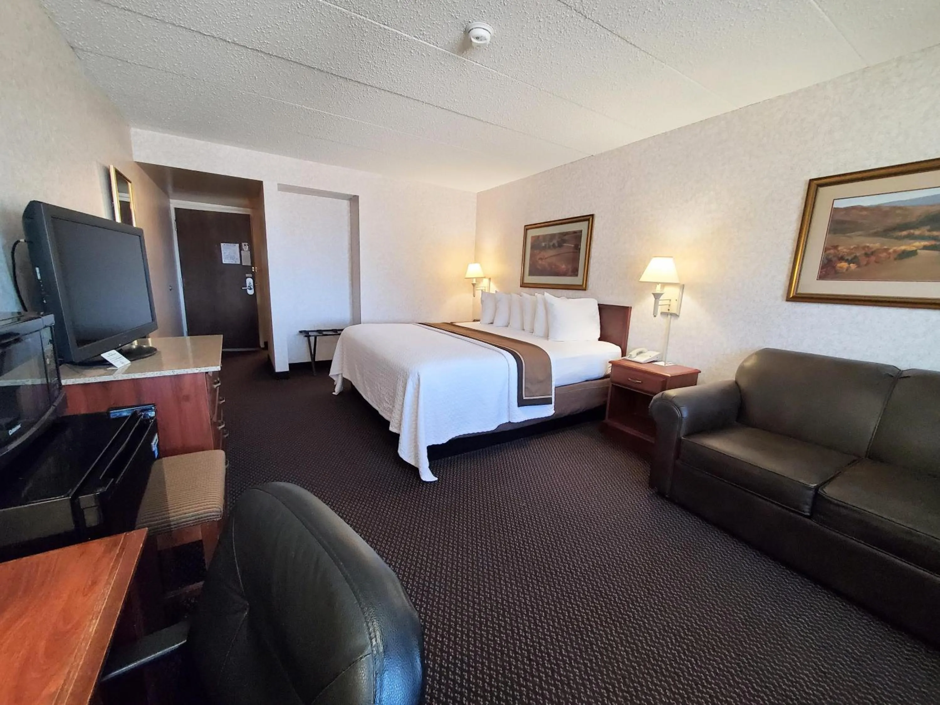Photo of the whole room, Bed in Ramkota Hotel Watertown