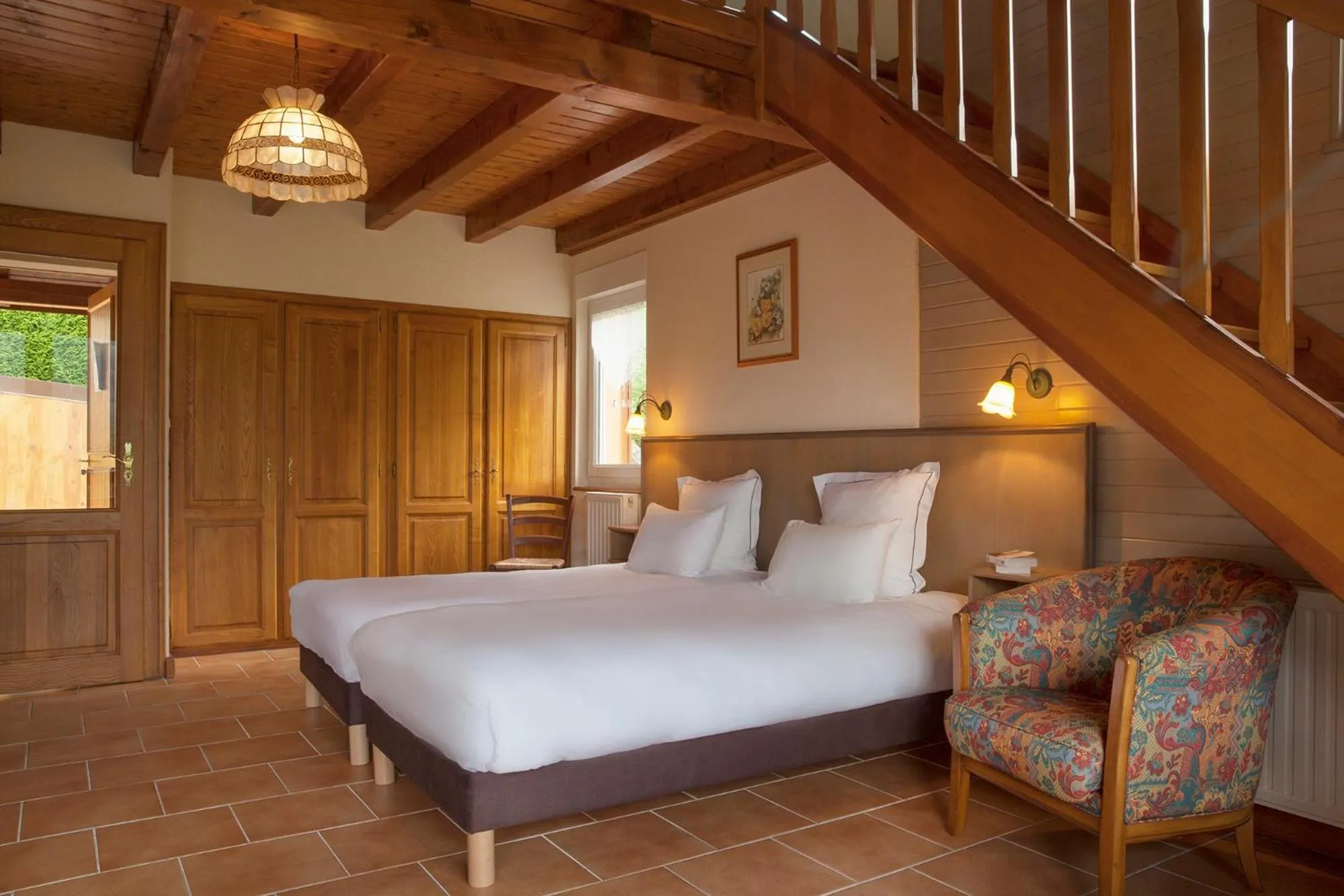 Bed in Logis Hôtel Restaurant Neuhauser