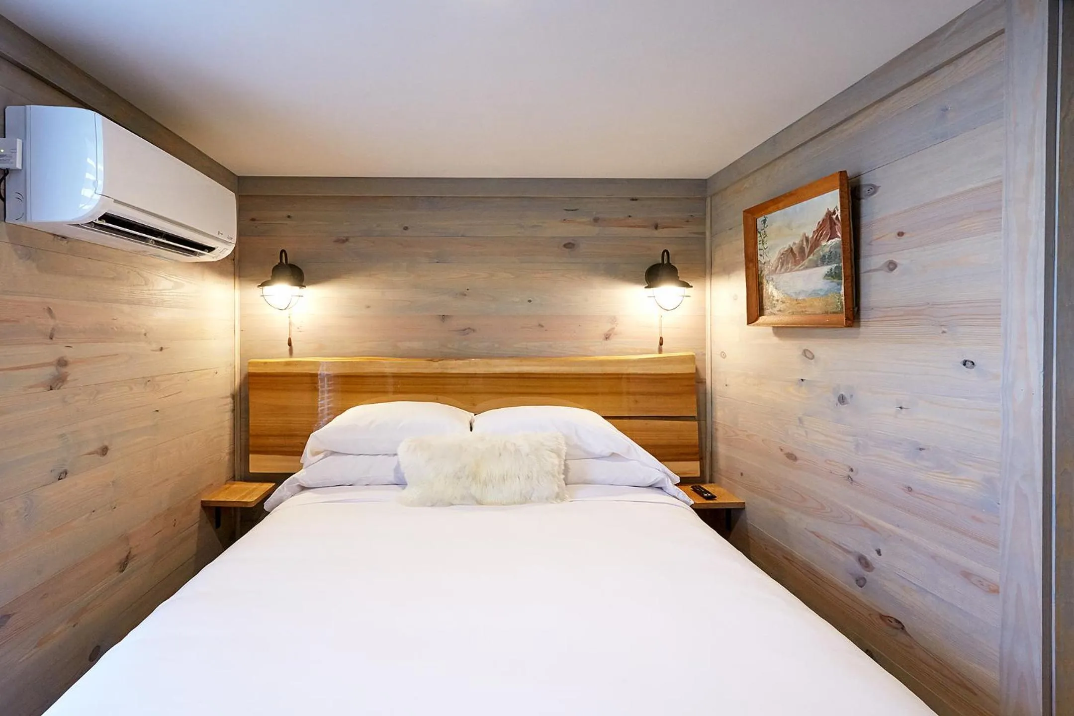 Bedroom, Bed in Asheville River Cabins