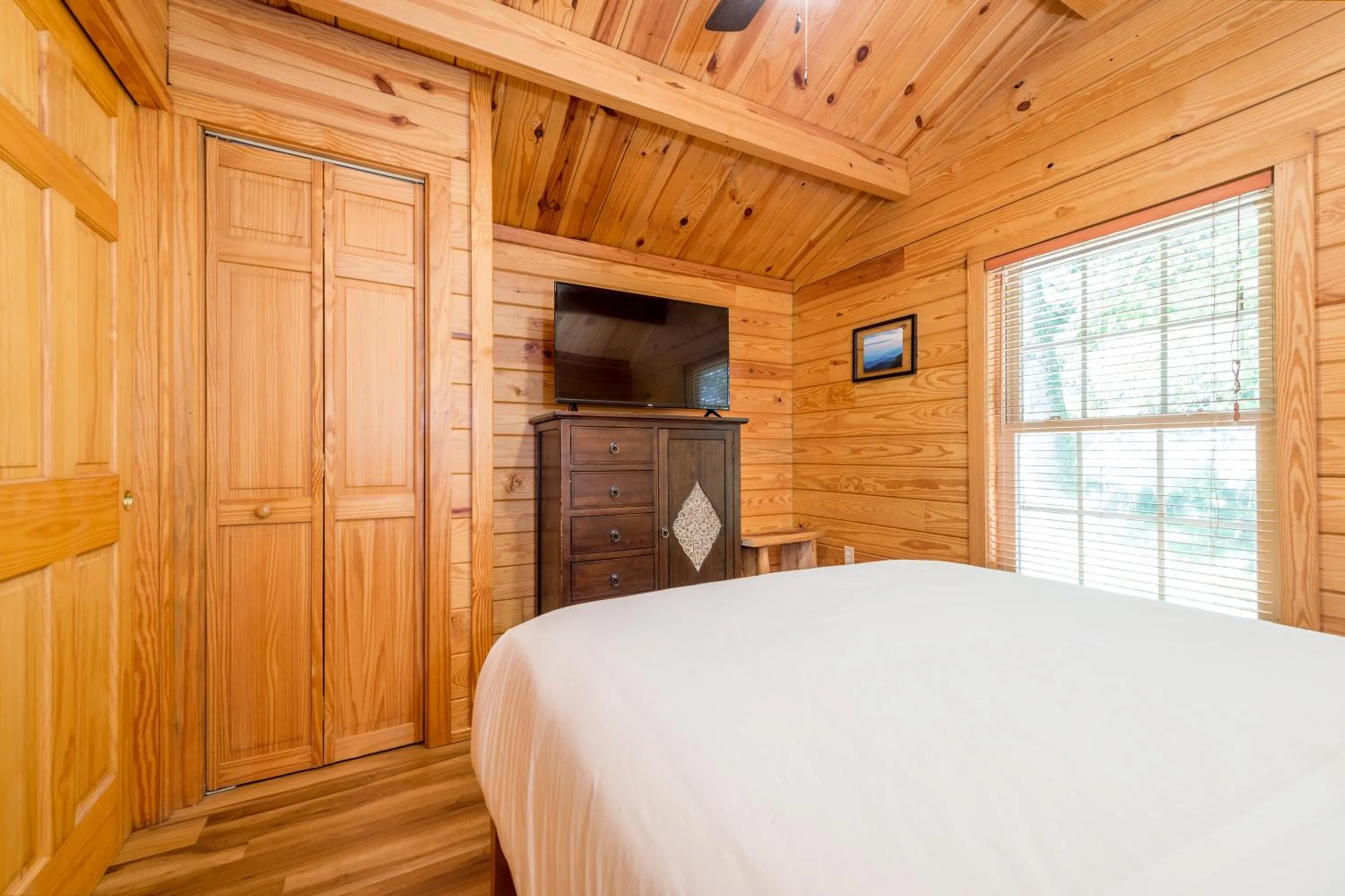 Bed in Asheville River Cabins