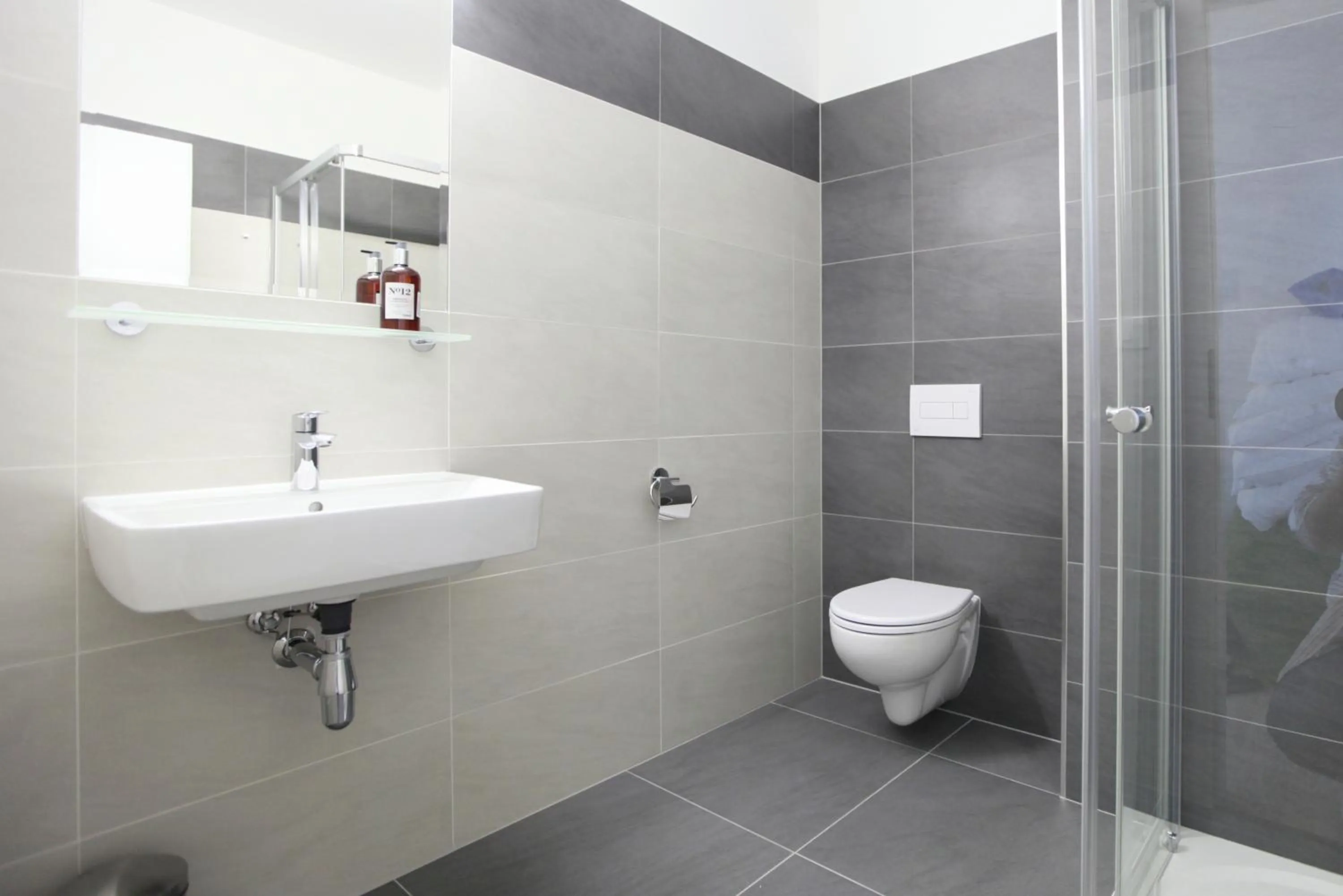 Shower in City Center Best Place Apartments
