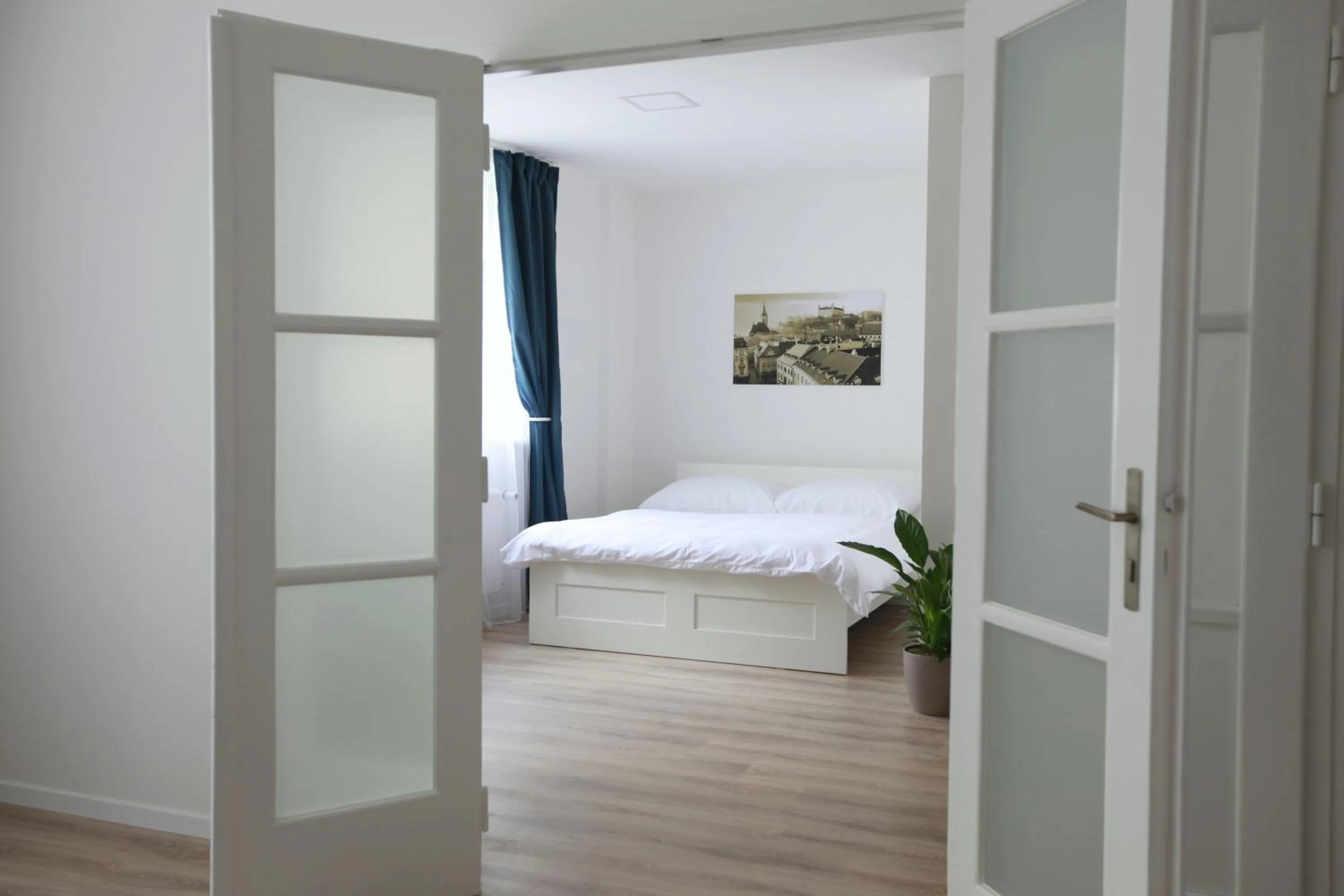 Bed in City Center Best Place Apartments