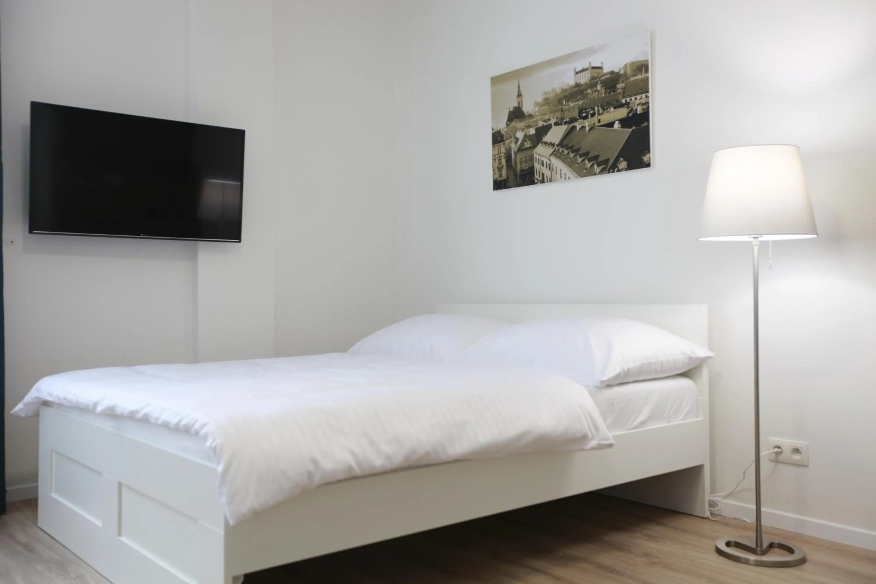 Bed in City Center Best Place Apartments