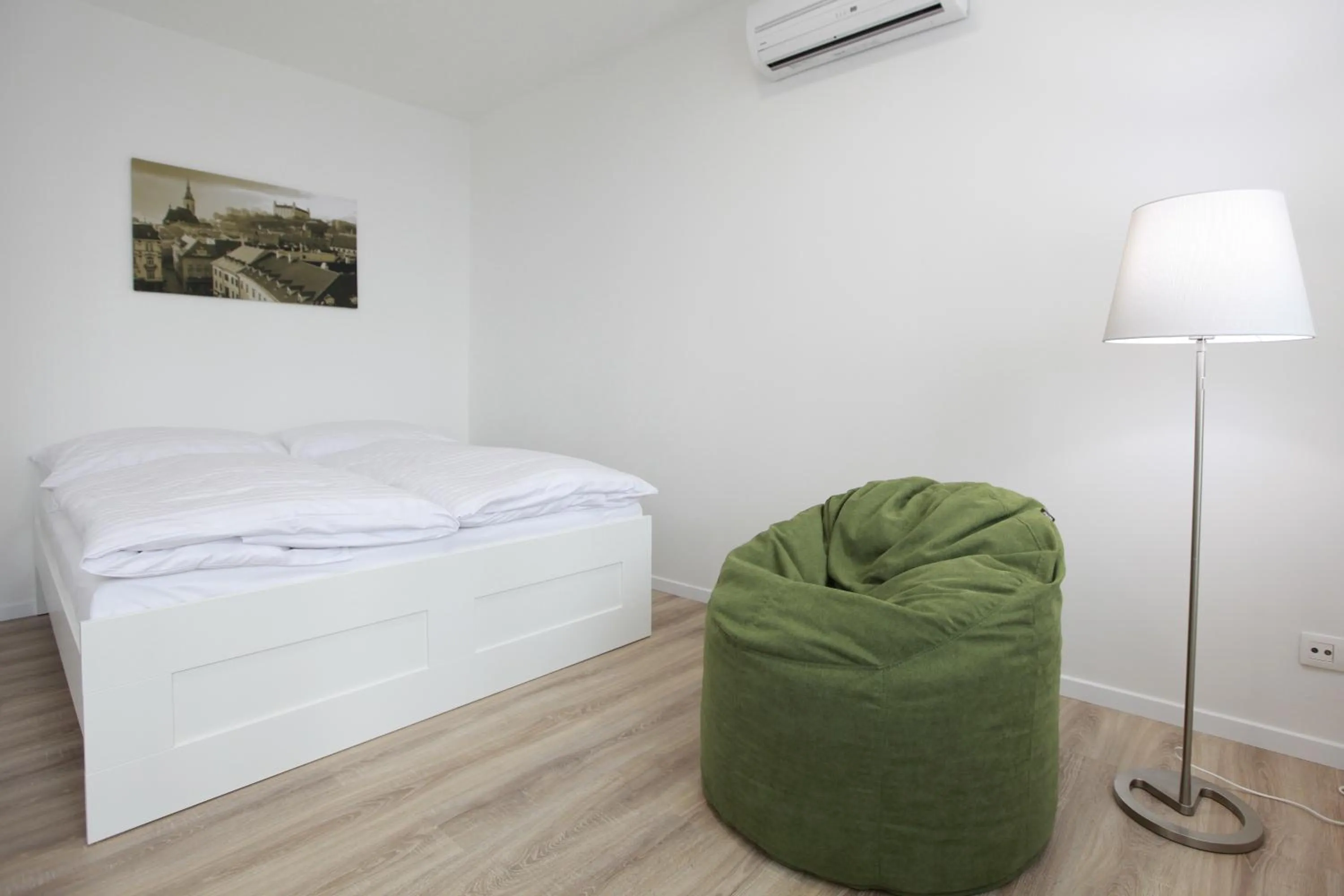 Bed in City Center Best Place Apartments