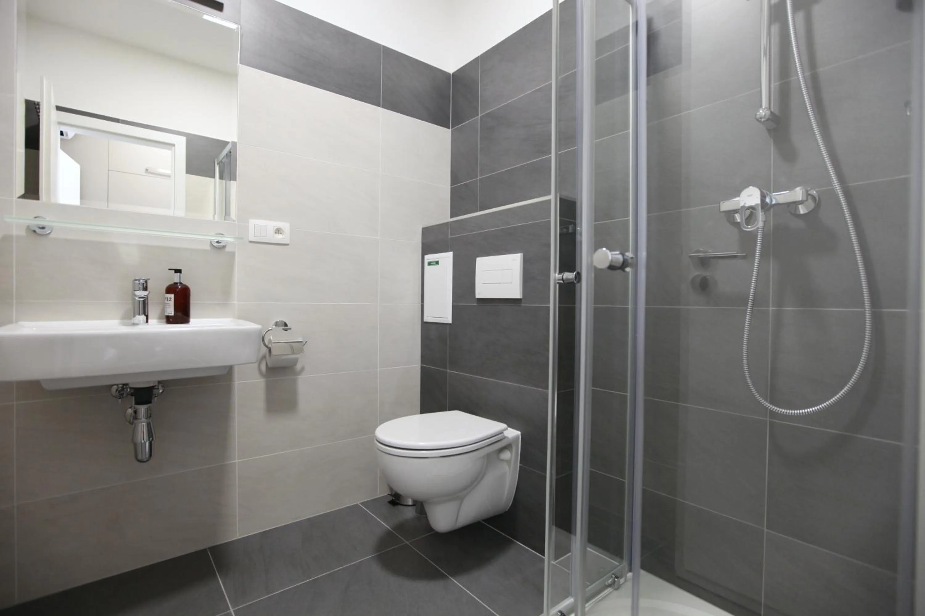 Shower in City Center Best Place Apartments