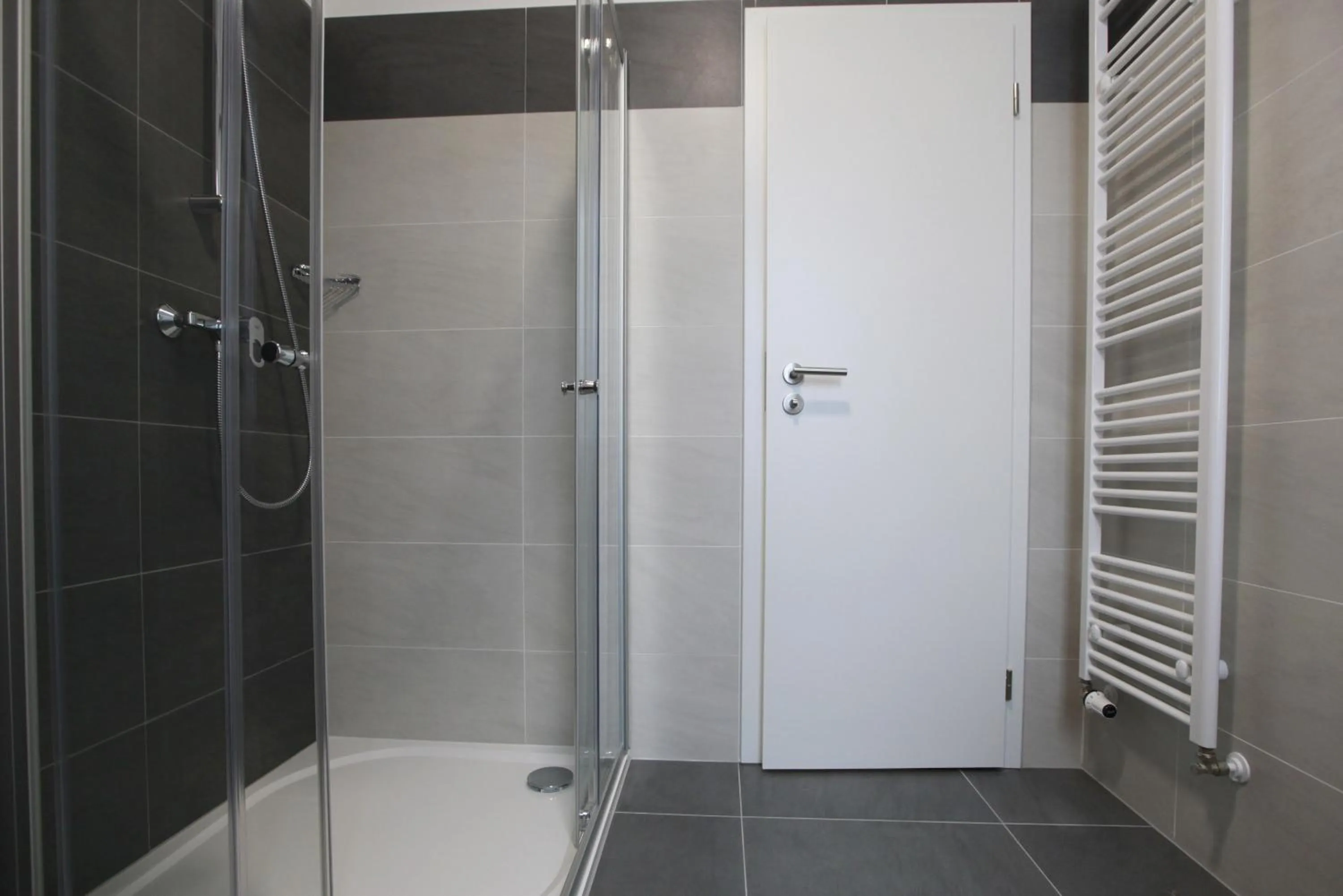 Shower in City Center Best Place Apartments
