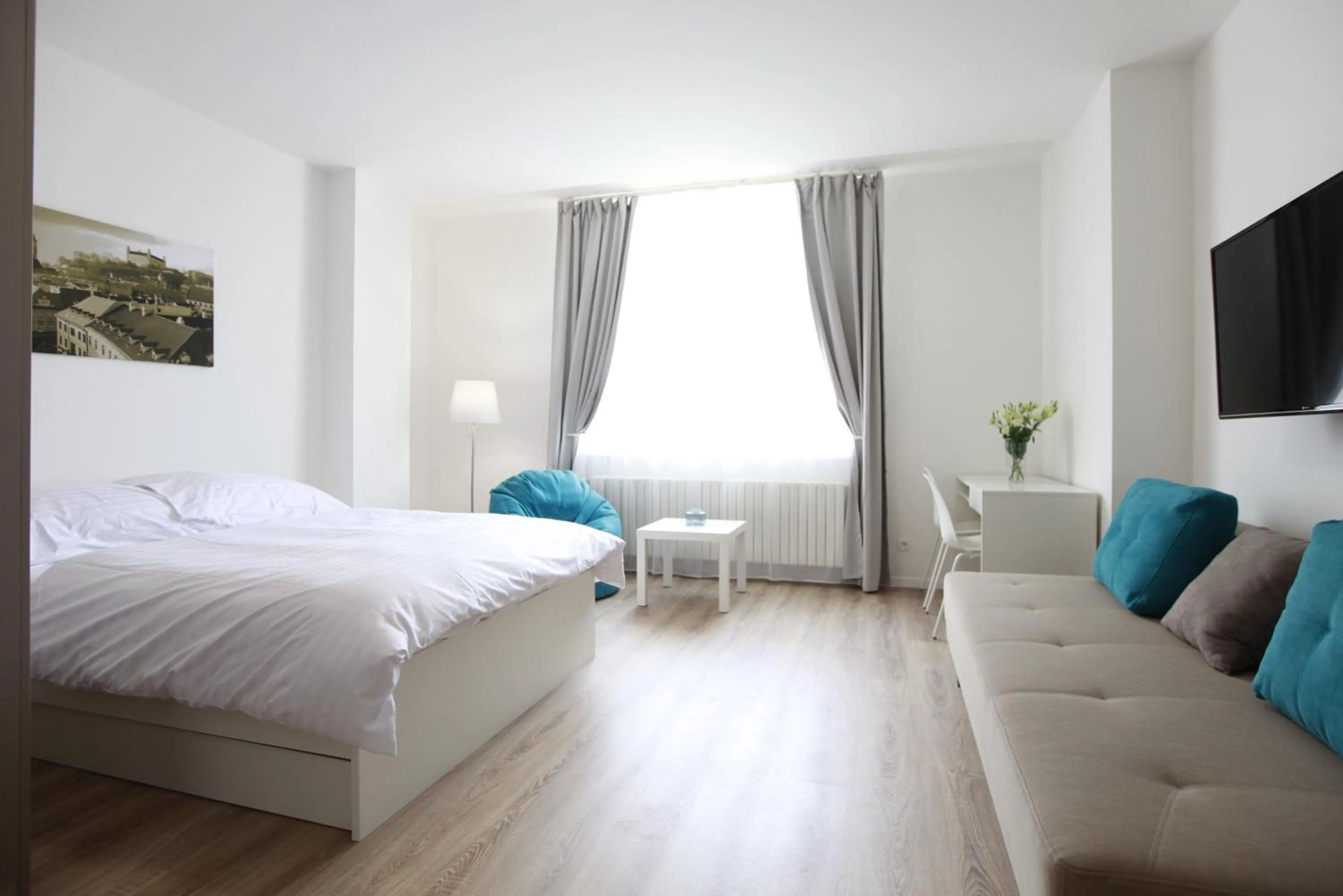 Bed in City Center Best Place Apartments