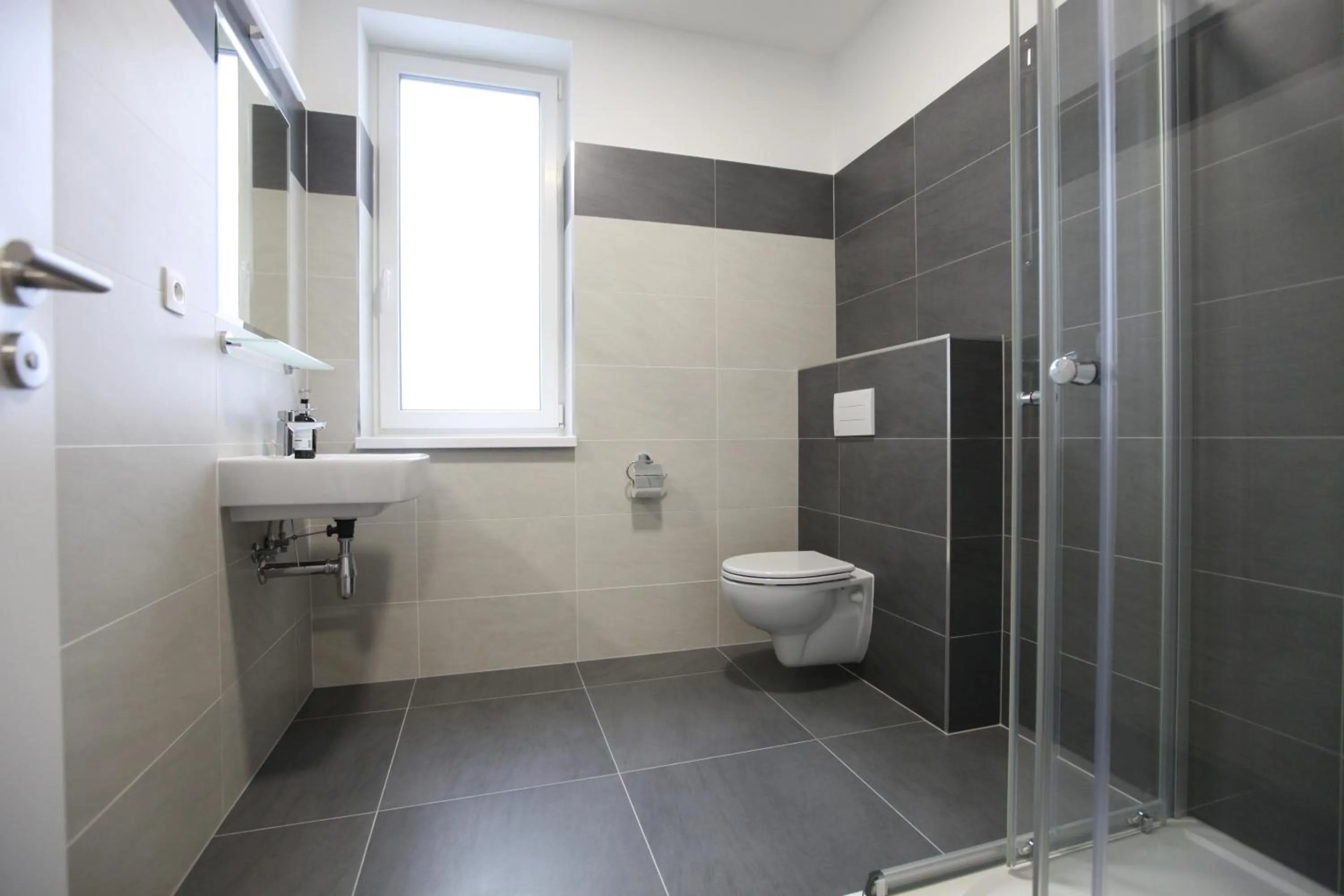 Shower in City Center Best Place Apartments