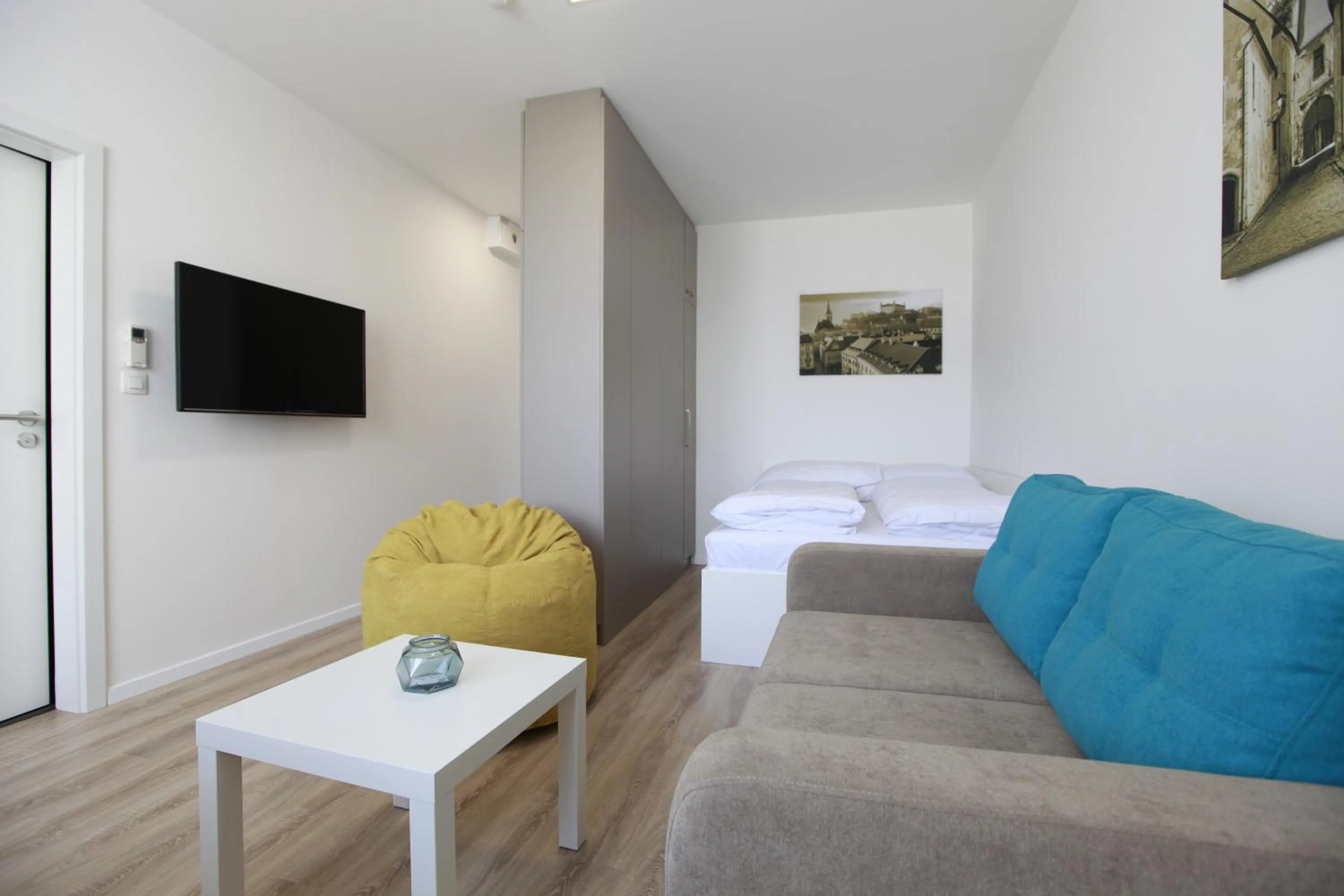 Bed in City Center Best Place Apartments