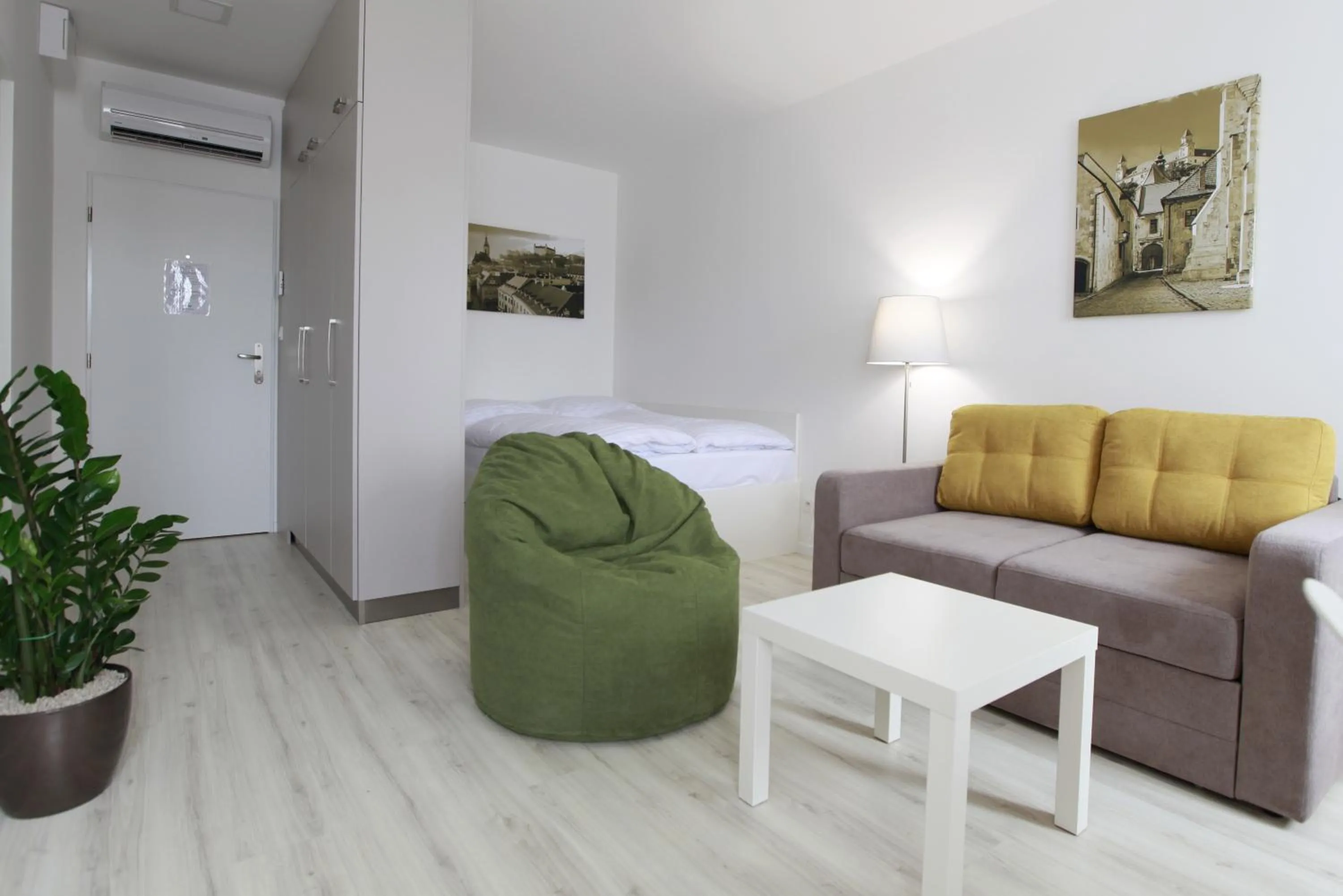 Bed in City Center Best Place Apartments