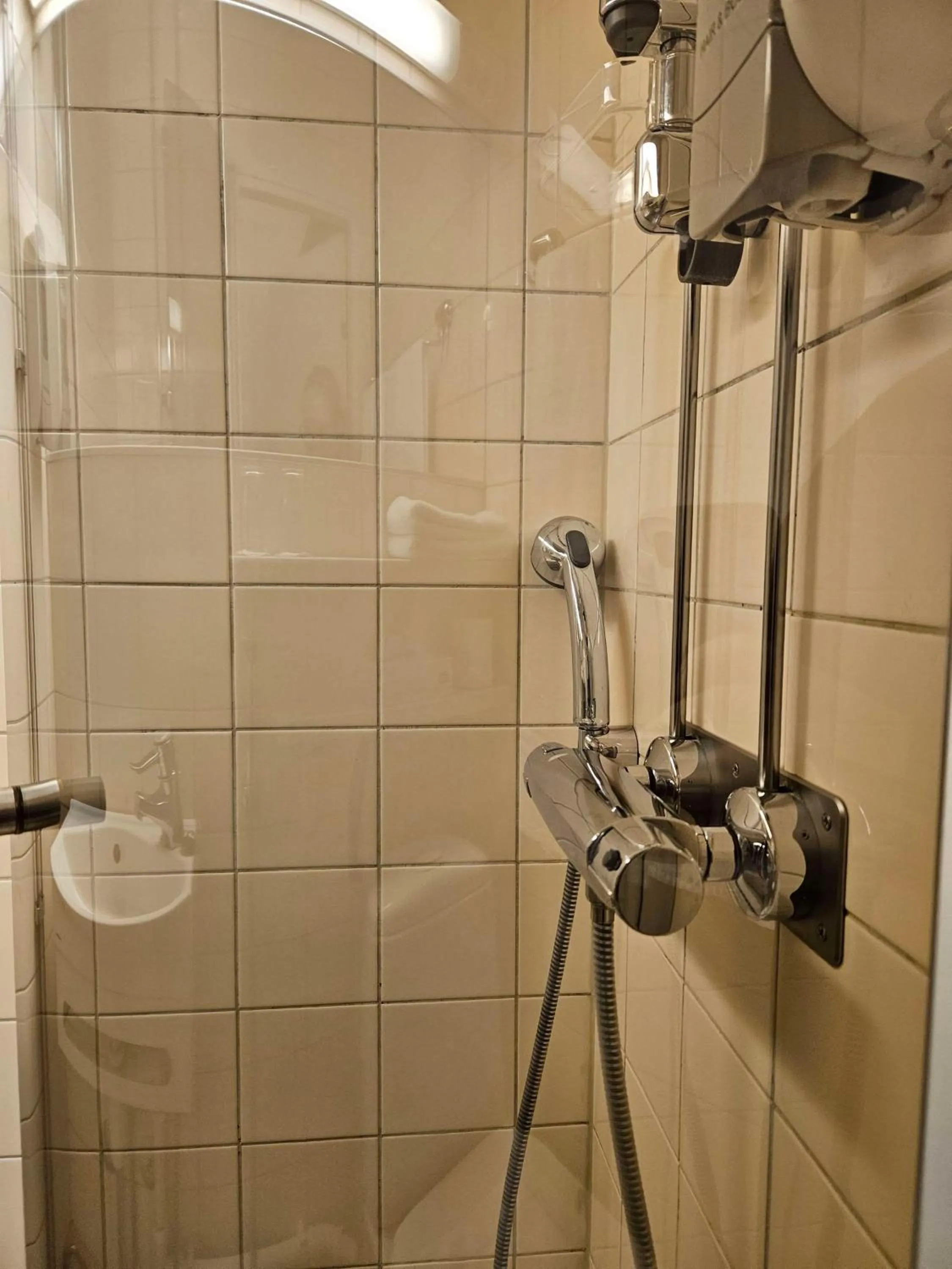 Bathroom in Best Western Hotel Apollo