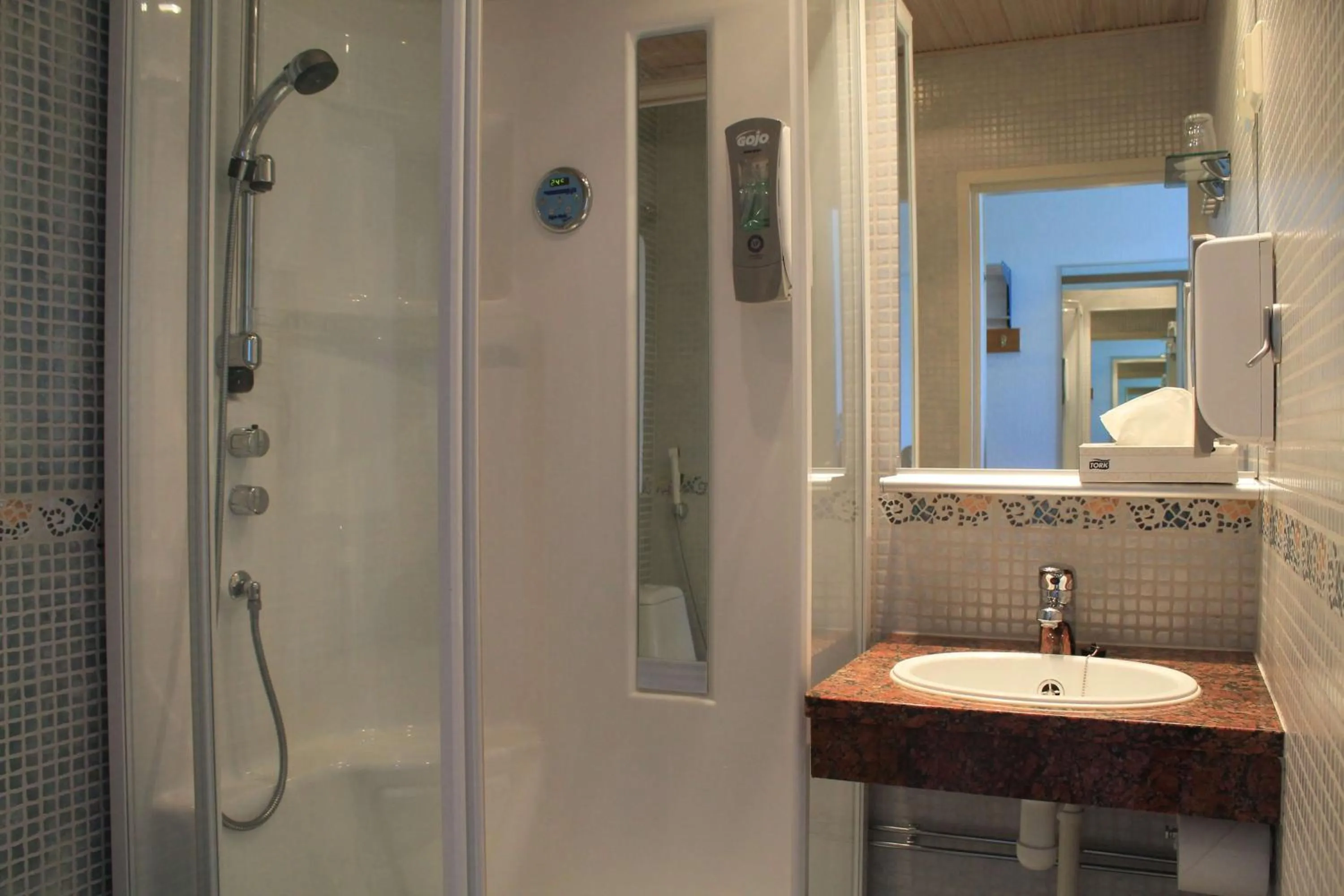 Bathroom in Best Western Hotel Apollo