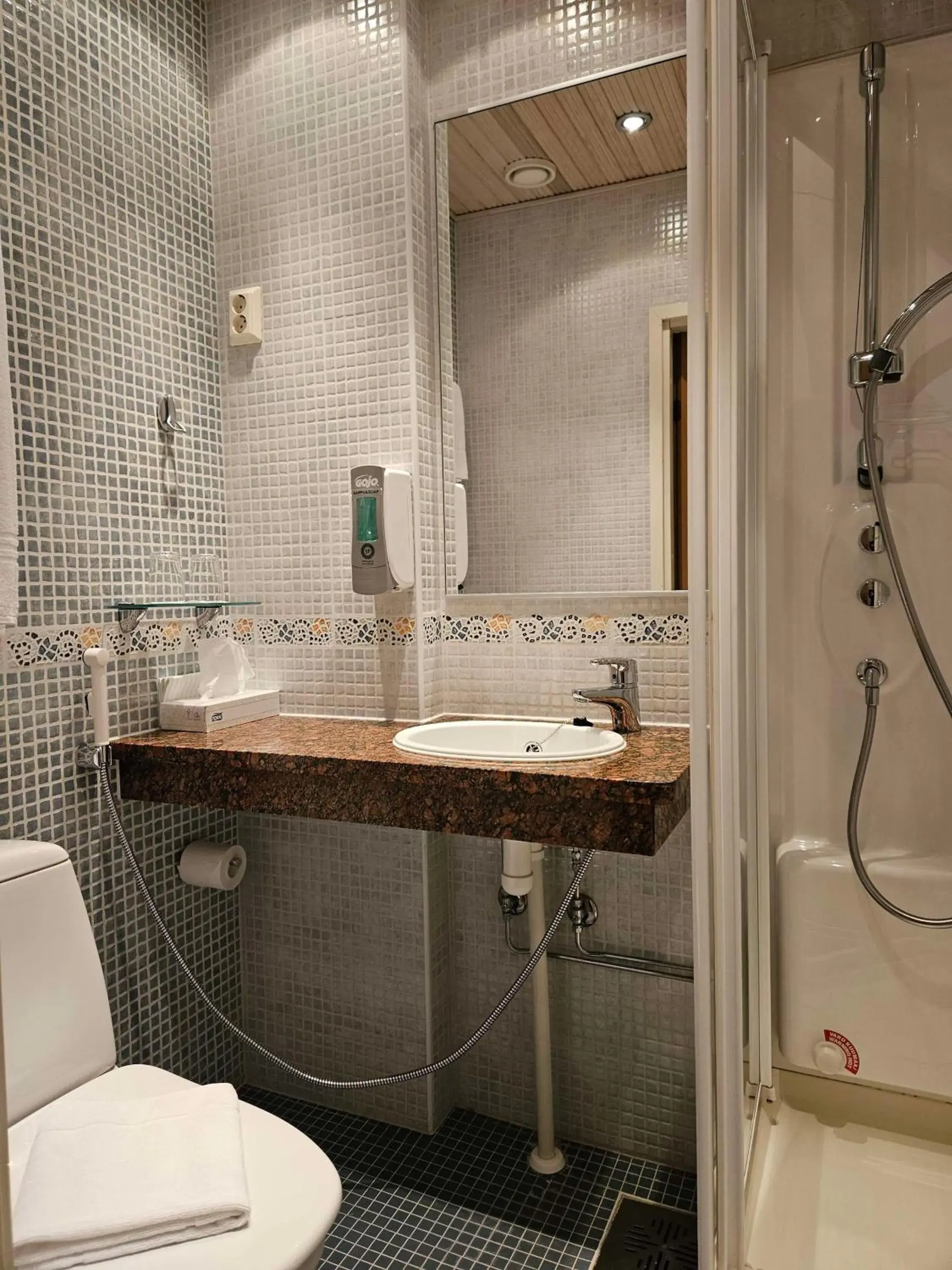 Bathroom in Best Western Hotel Apollo Bathroom in Best Western Hotel Apollo