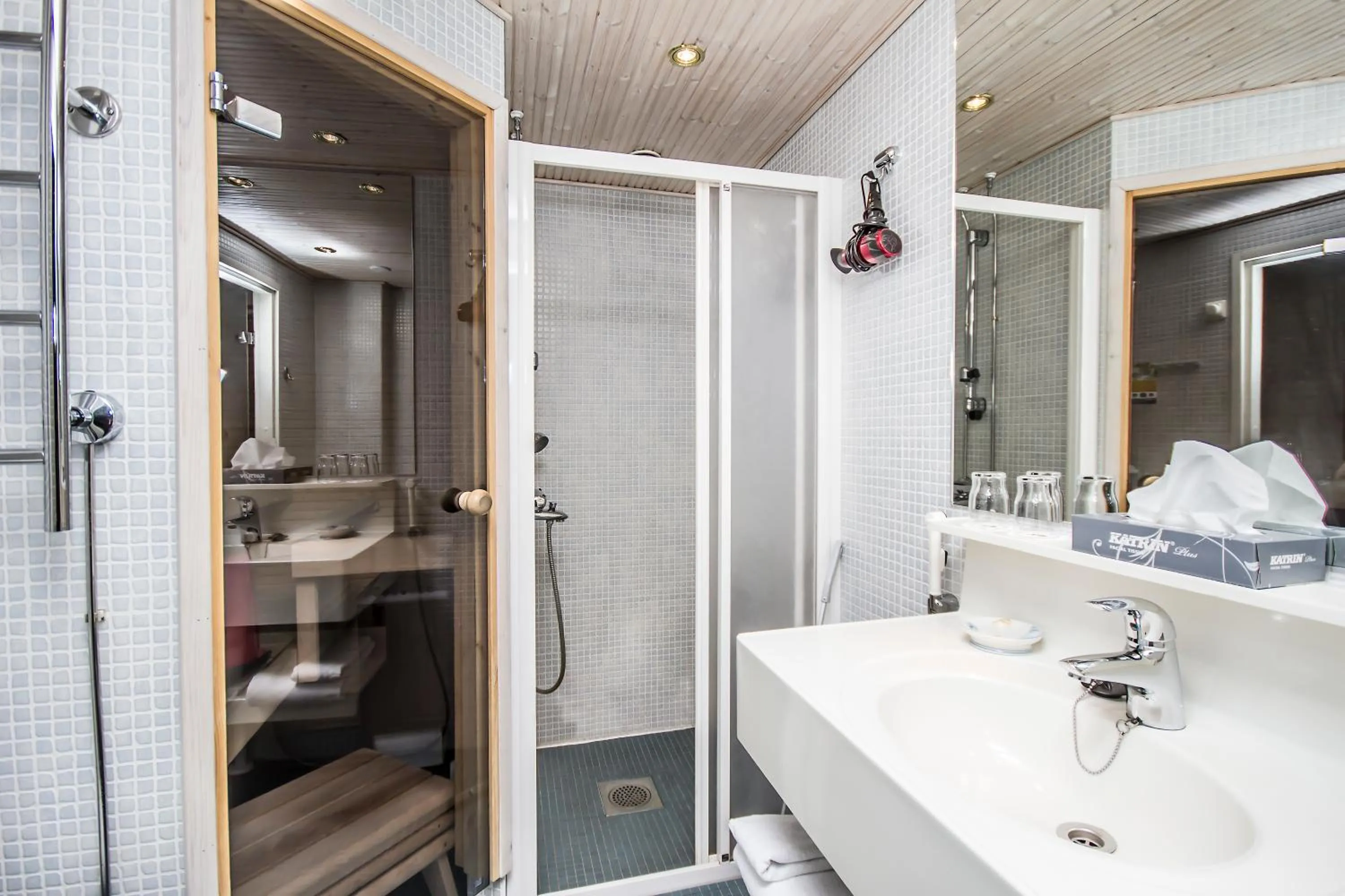 Shower in Best Western Hotel Apollo