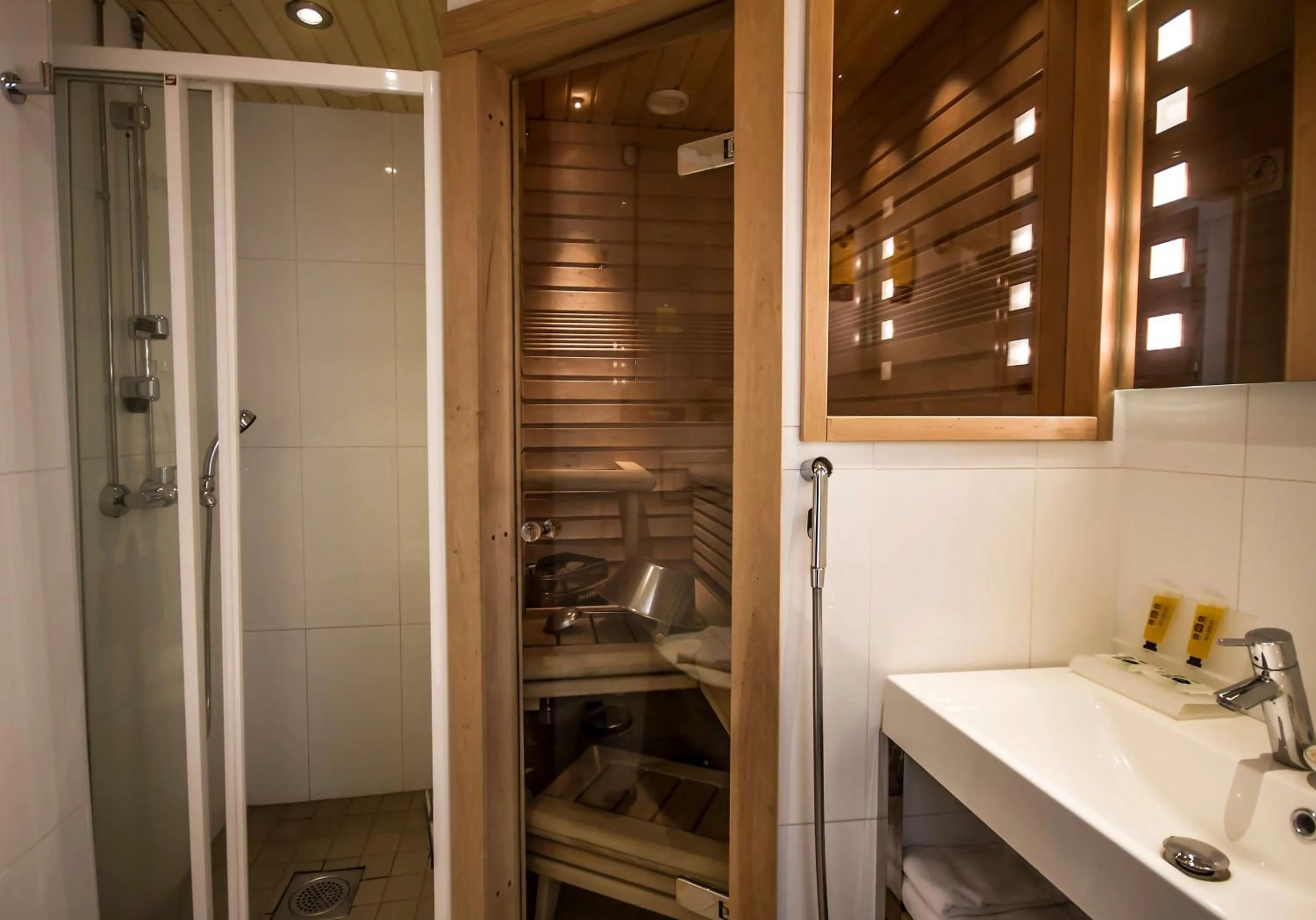 Toilet in Best Western Hotel Apollo