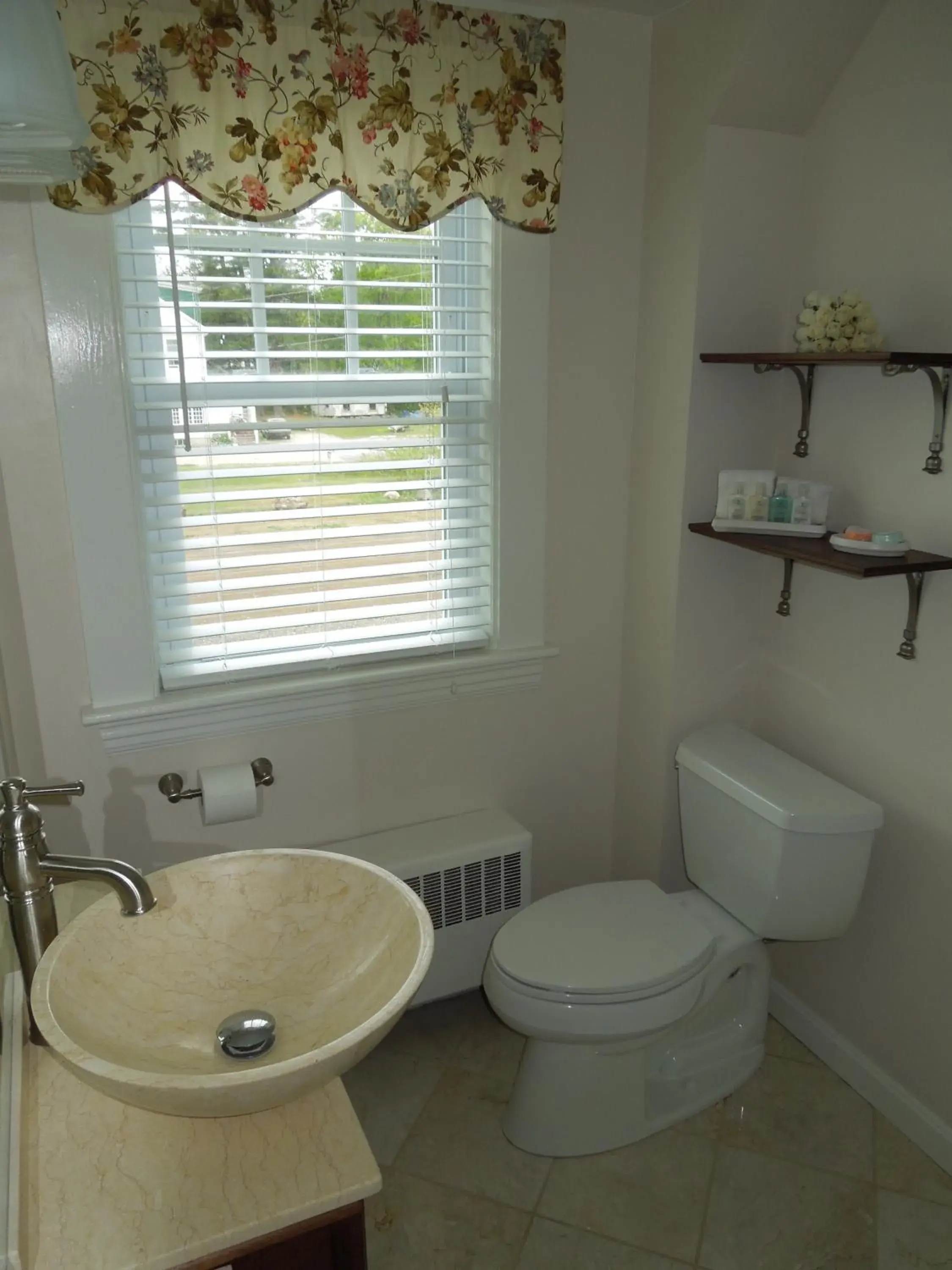 King Suite with Private Bathroom in Victoria Inn King Suite with Private Bathroom in Victoria Inn