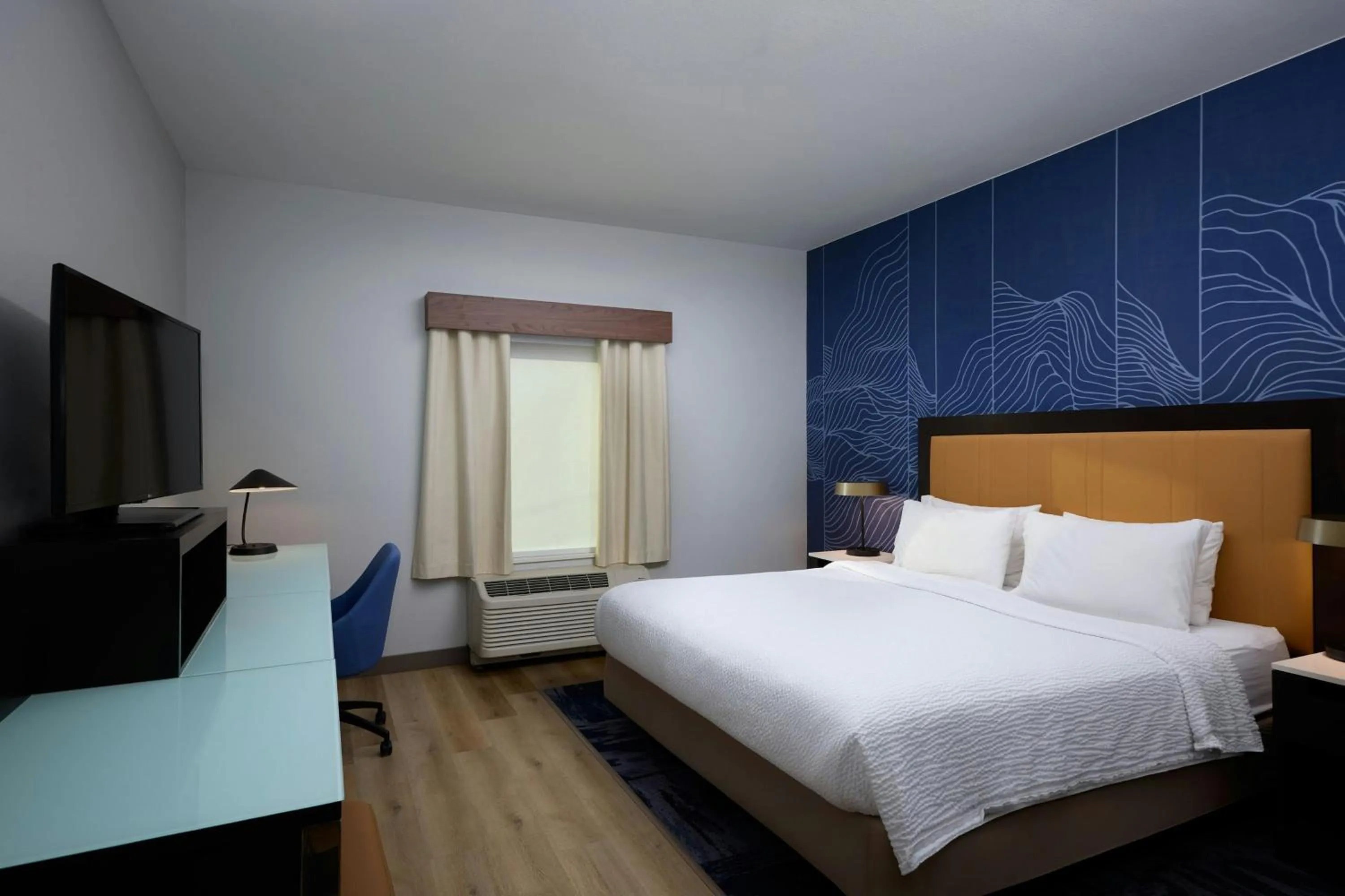 Photo of the whole room, Bed in Fairfield Inn & Suites by Marriott Denver Downtown