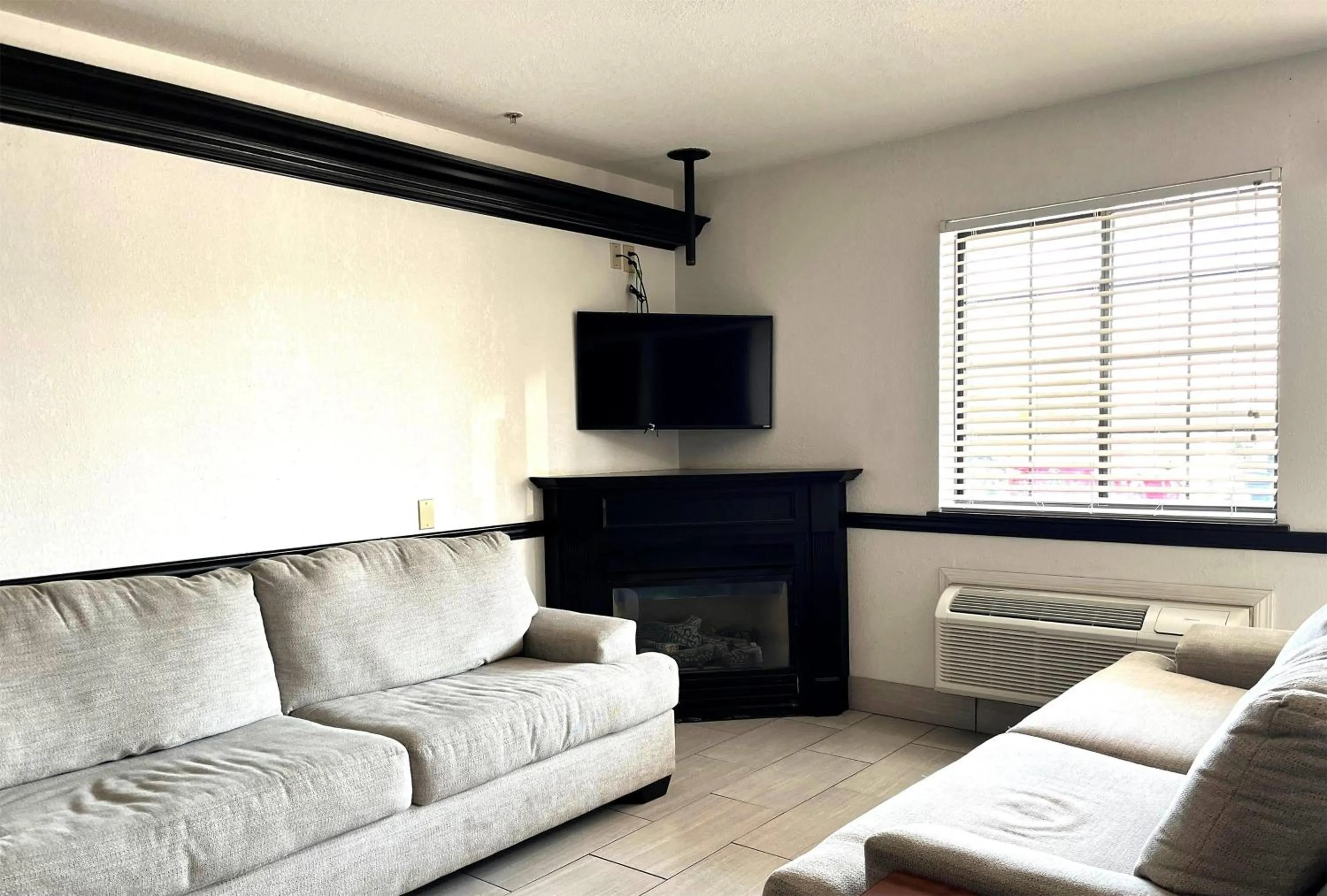 Lobby or reception in Super 8 by Wyndham Madison IN