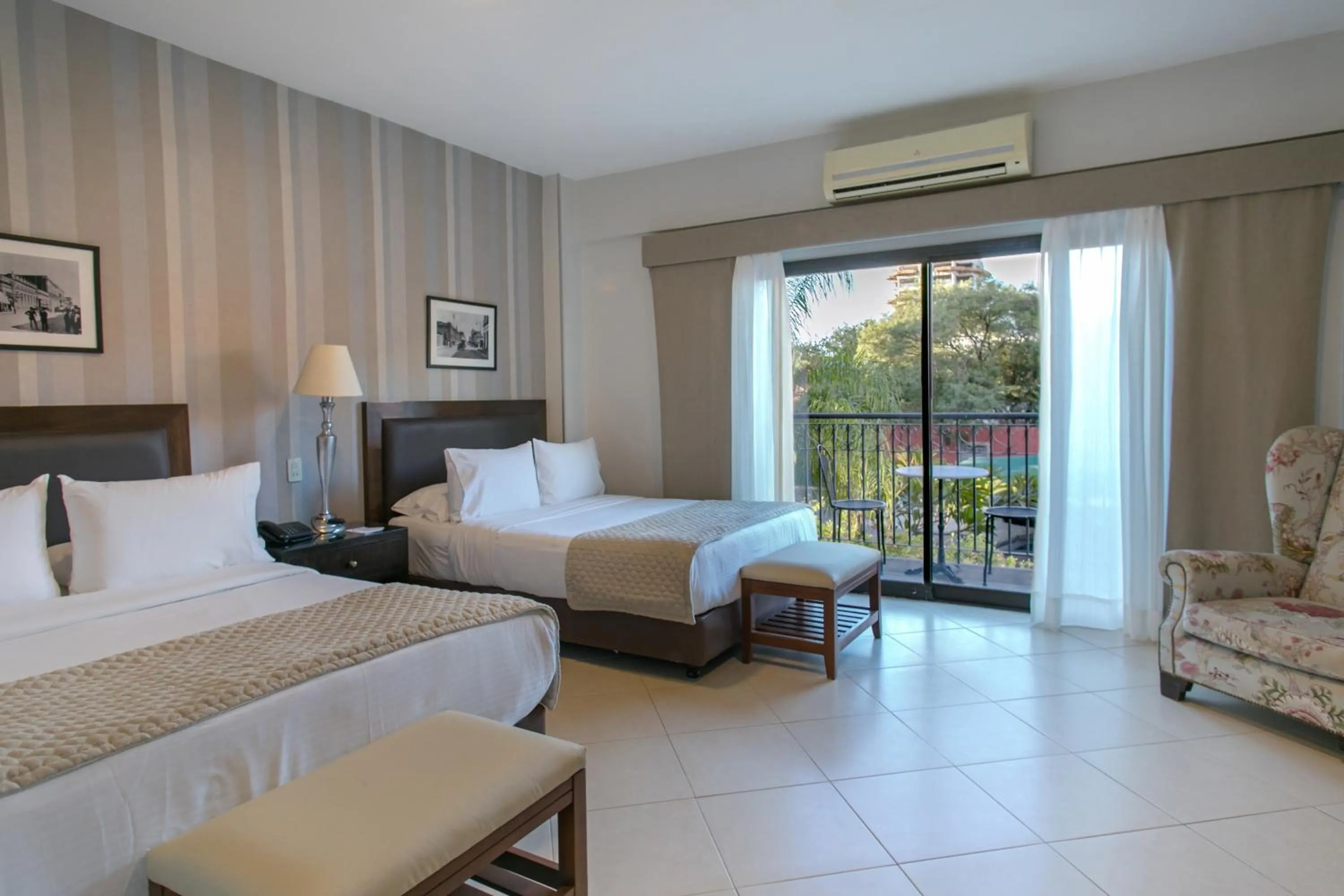 Bed in Las Lomas Casa Hotel