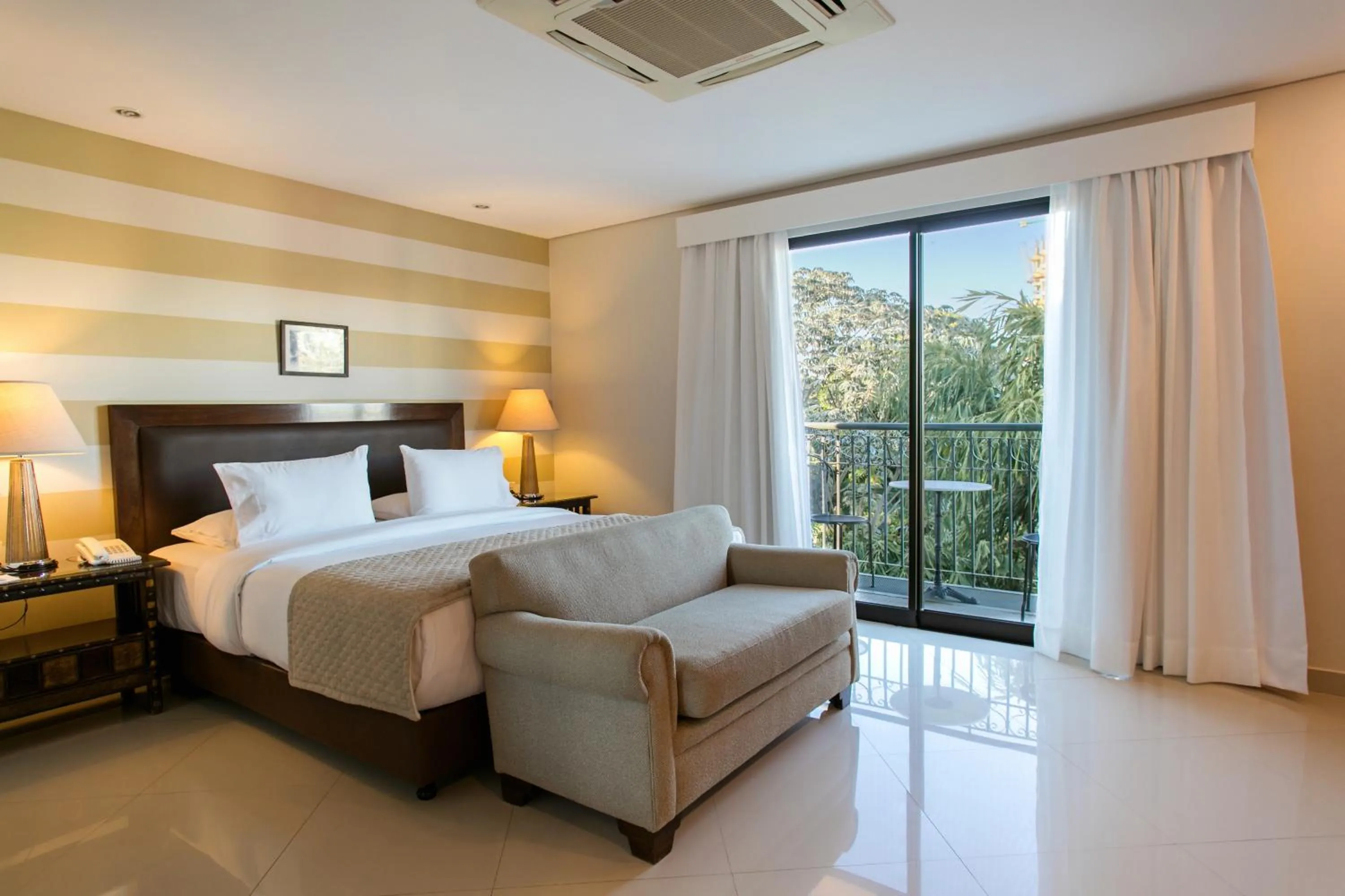 Bed in Las Lomas Casa Hotel